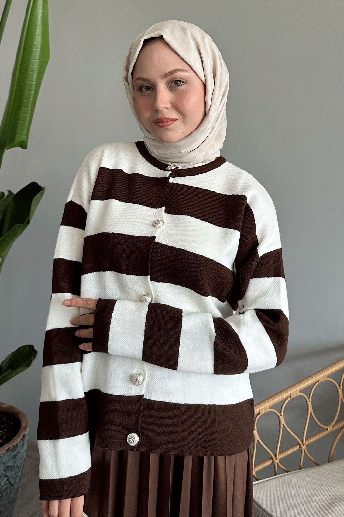 InStyle-سترة تريكو مخططة بأزرار ذهبية 2