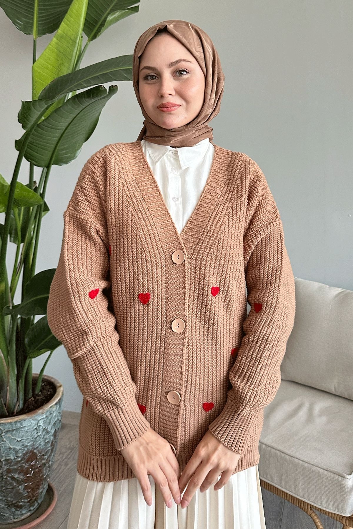 InStyle-Heart Patterned Camel Knitwear Cardigan 2