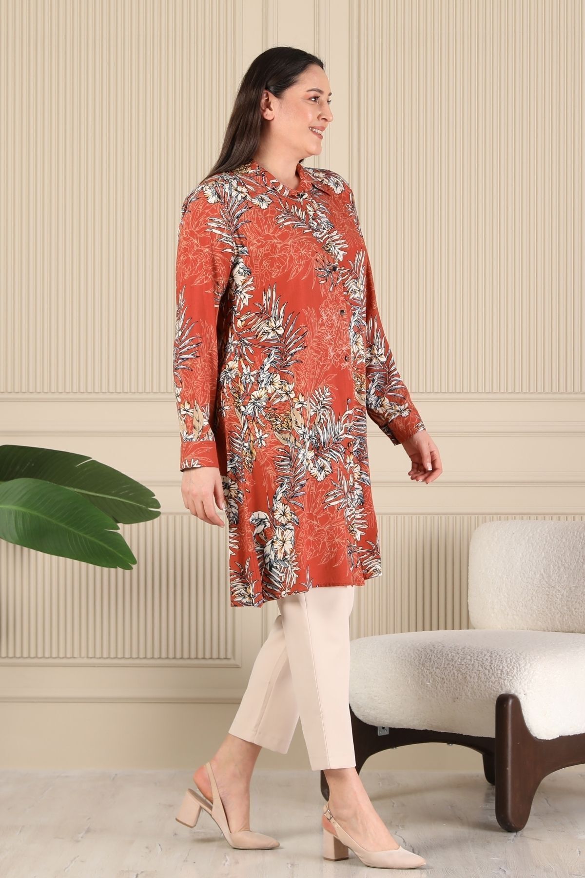 Ferace-Καφέ τουνίκ Plus Size - Λεπτομέρεια γιακά και κουμπιά πουκάμισου 7
