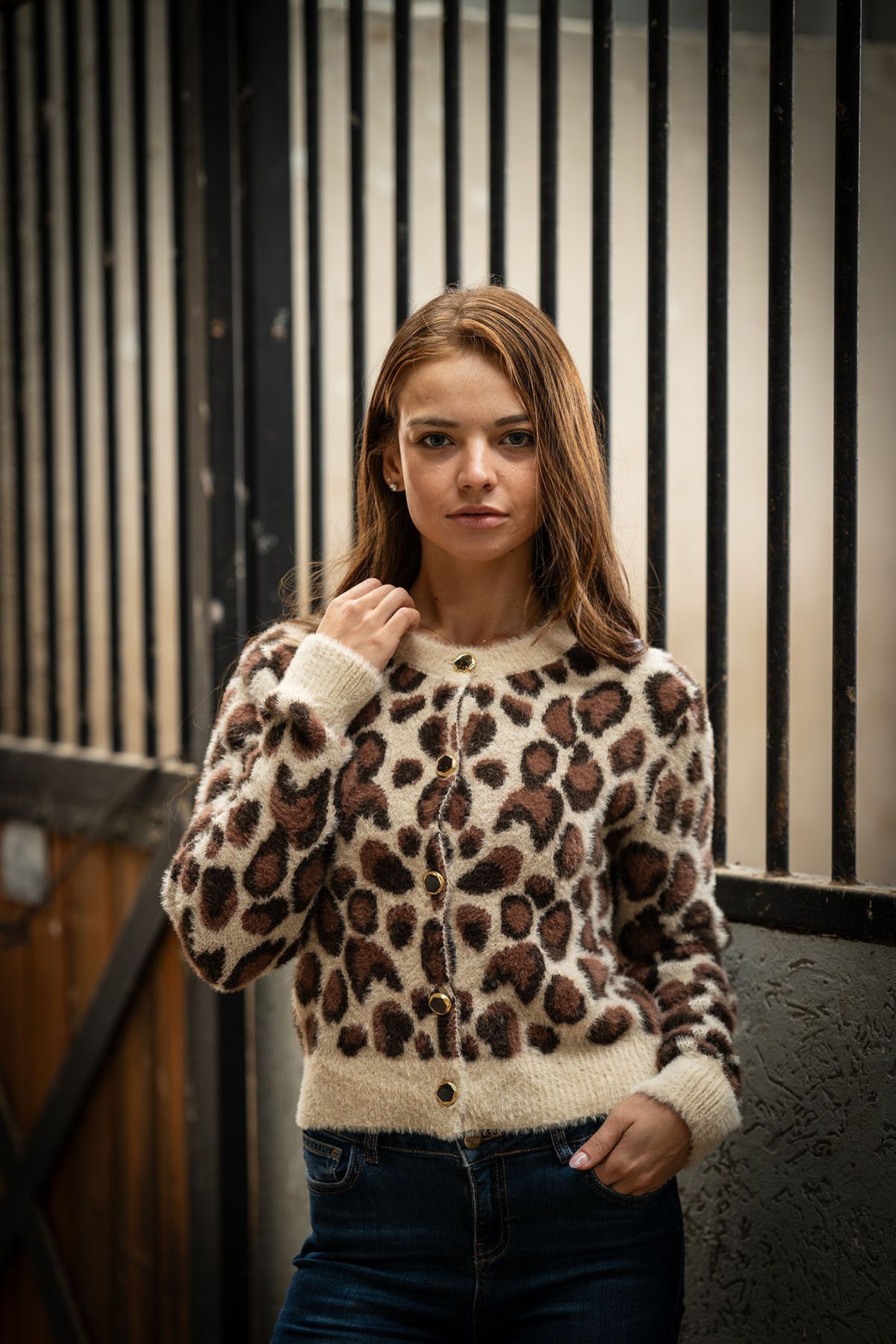 VerdeBlanco-Leopard Patterned Button Detailed Cardigan 2