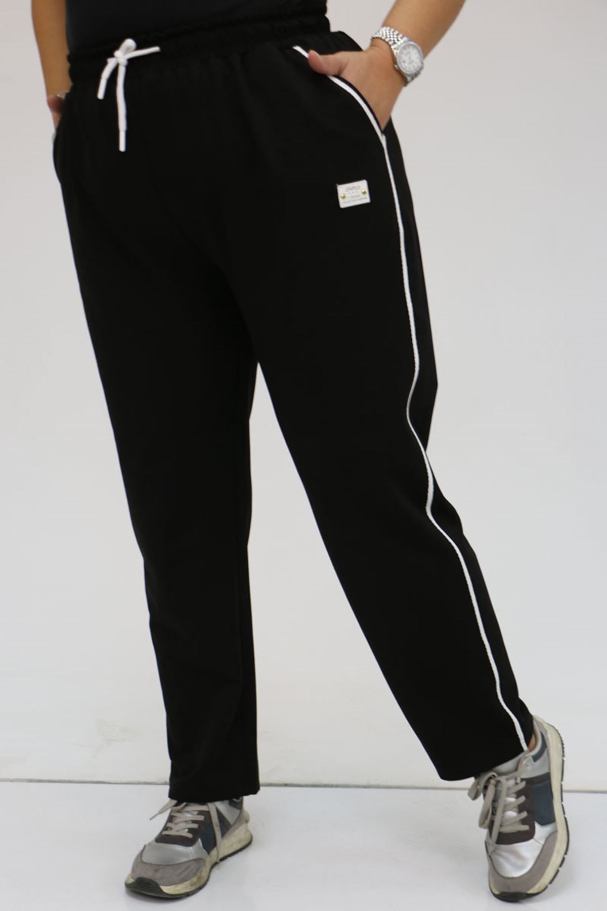 Eslina-49512 Large Size Two Thread Sweatpants with Pinching Piping - Black 4