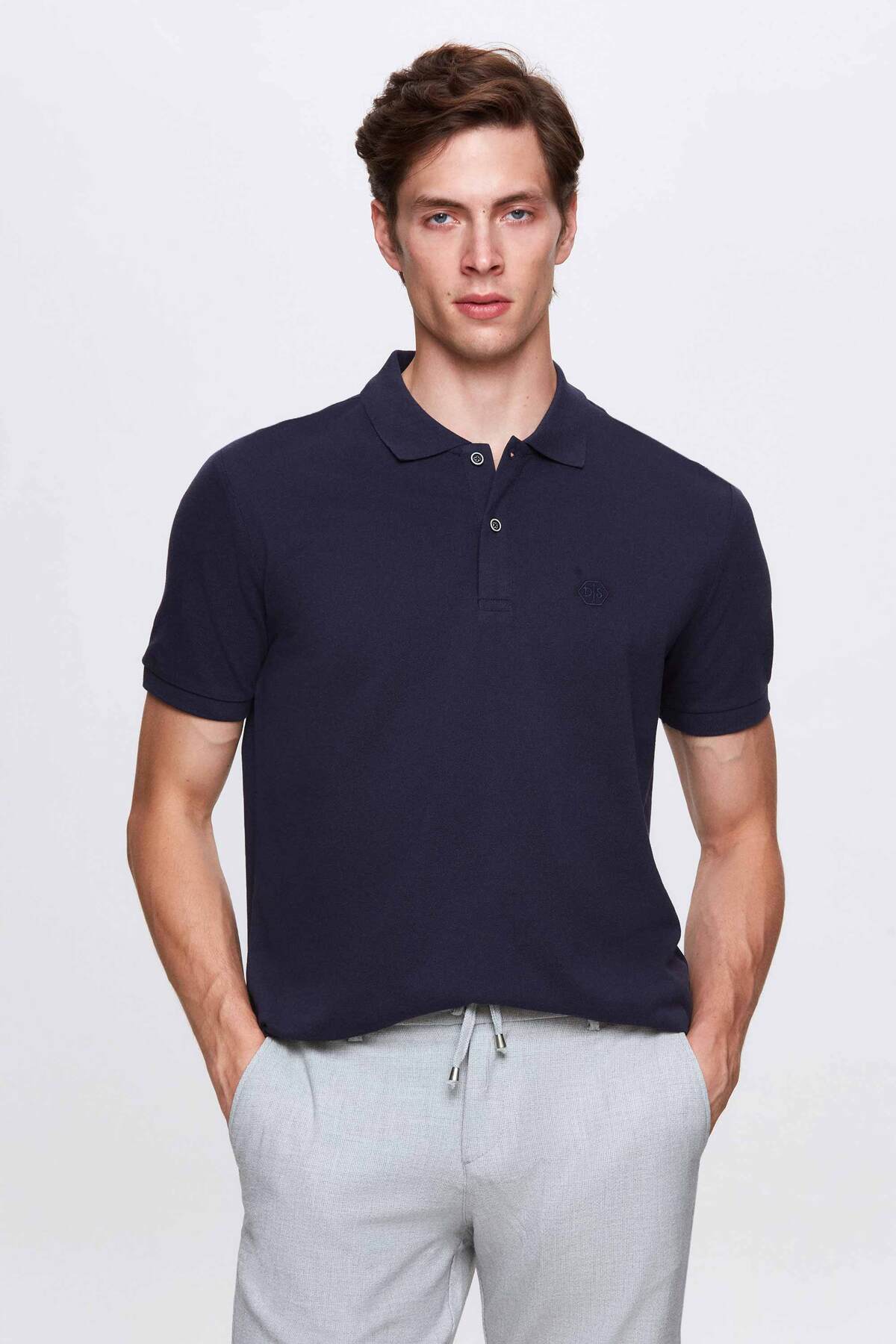 دی اس دامات تی‌شرت بافتنی ساده ۱۰۰٪ پنبه‌ای دی‌اس دامات سایز معمولی، سرمه‌ای