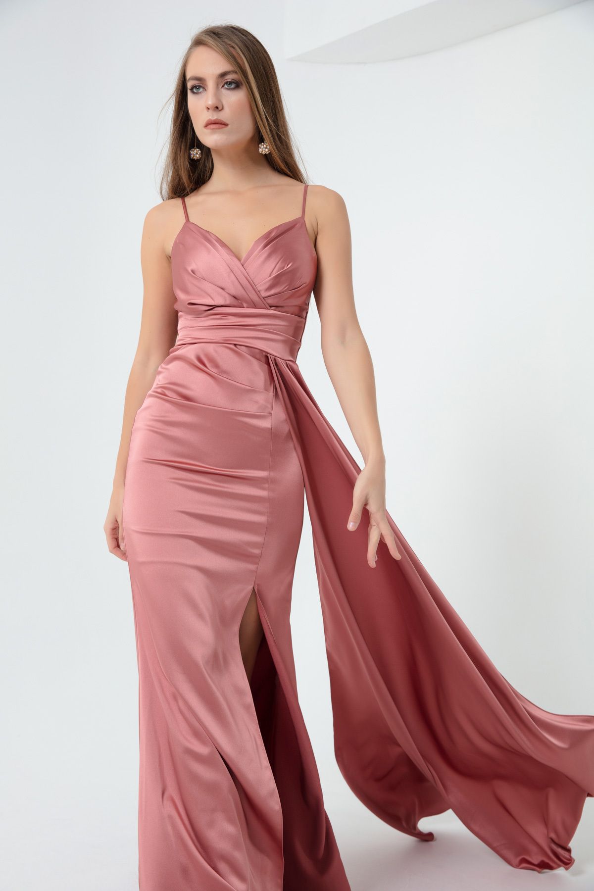 Lafaba-Langes Satin-Abendkleid und Abschlusskleid für Damen mit Lachsträgern 1