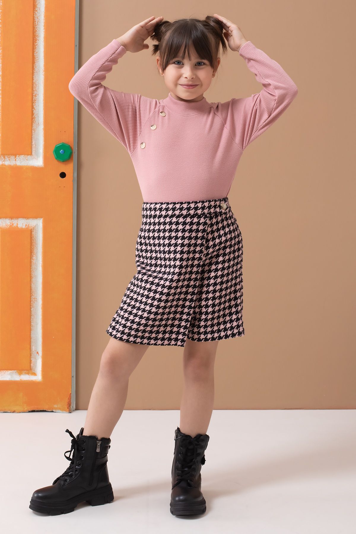 Cansın Mini-Pink Houndstooth Patterned Shorts with Skirts and Badi Girl's Suit 19560 3