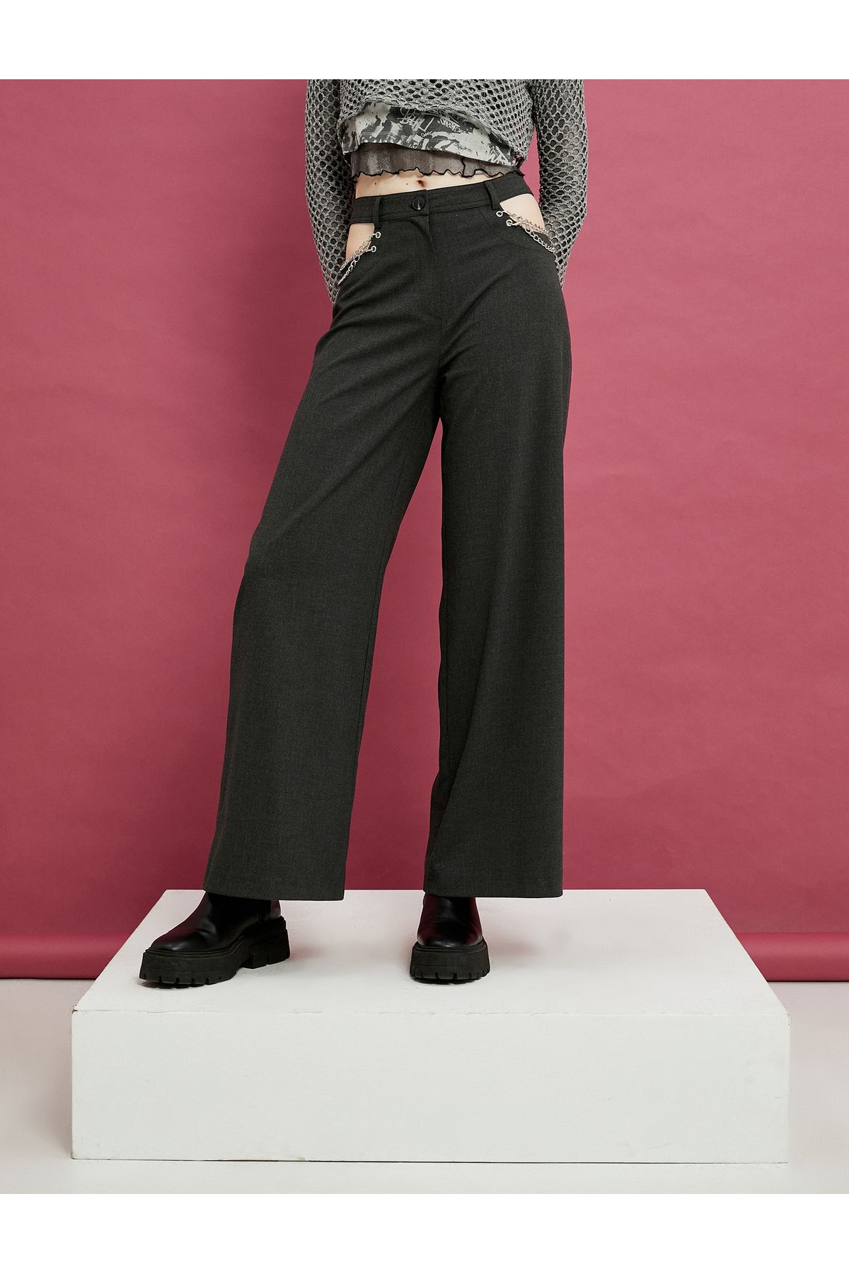 Koton-Straight Wide Leg Window Detailed Trousers with Chain Detail Pockets 4