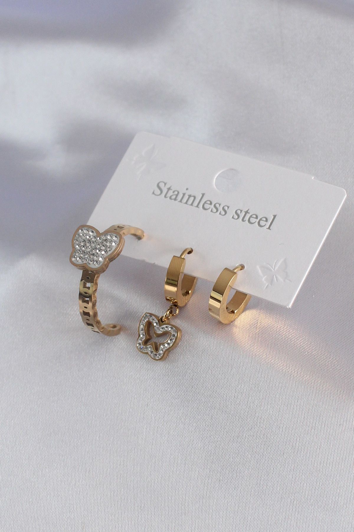 BZK ACCESSORİES 316L Çelik Gold Renk Kelebek Model Zirkon Taş Detay Kadın Küpe Kombini