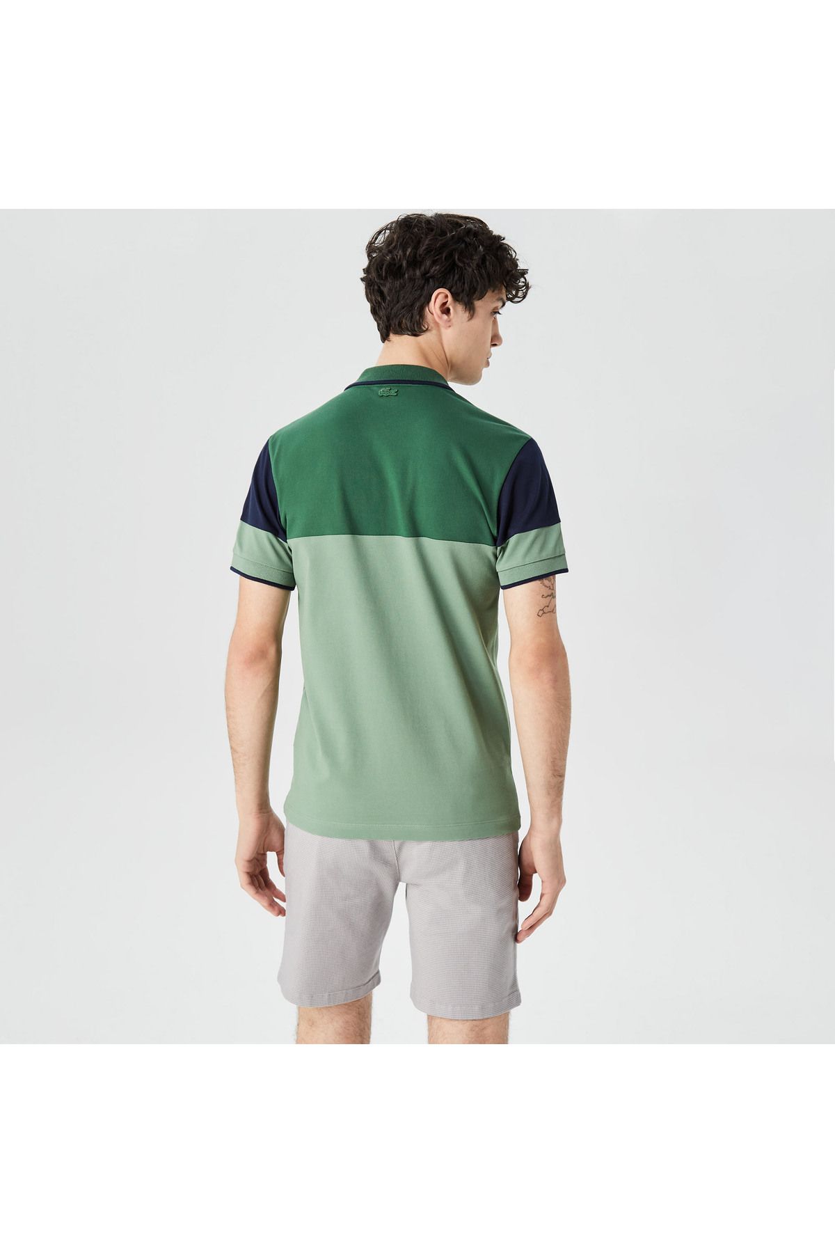 تی شرت یقه پولو سبز مردانه بلوک رنگی باریک چوگان Lacoste
