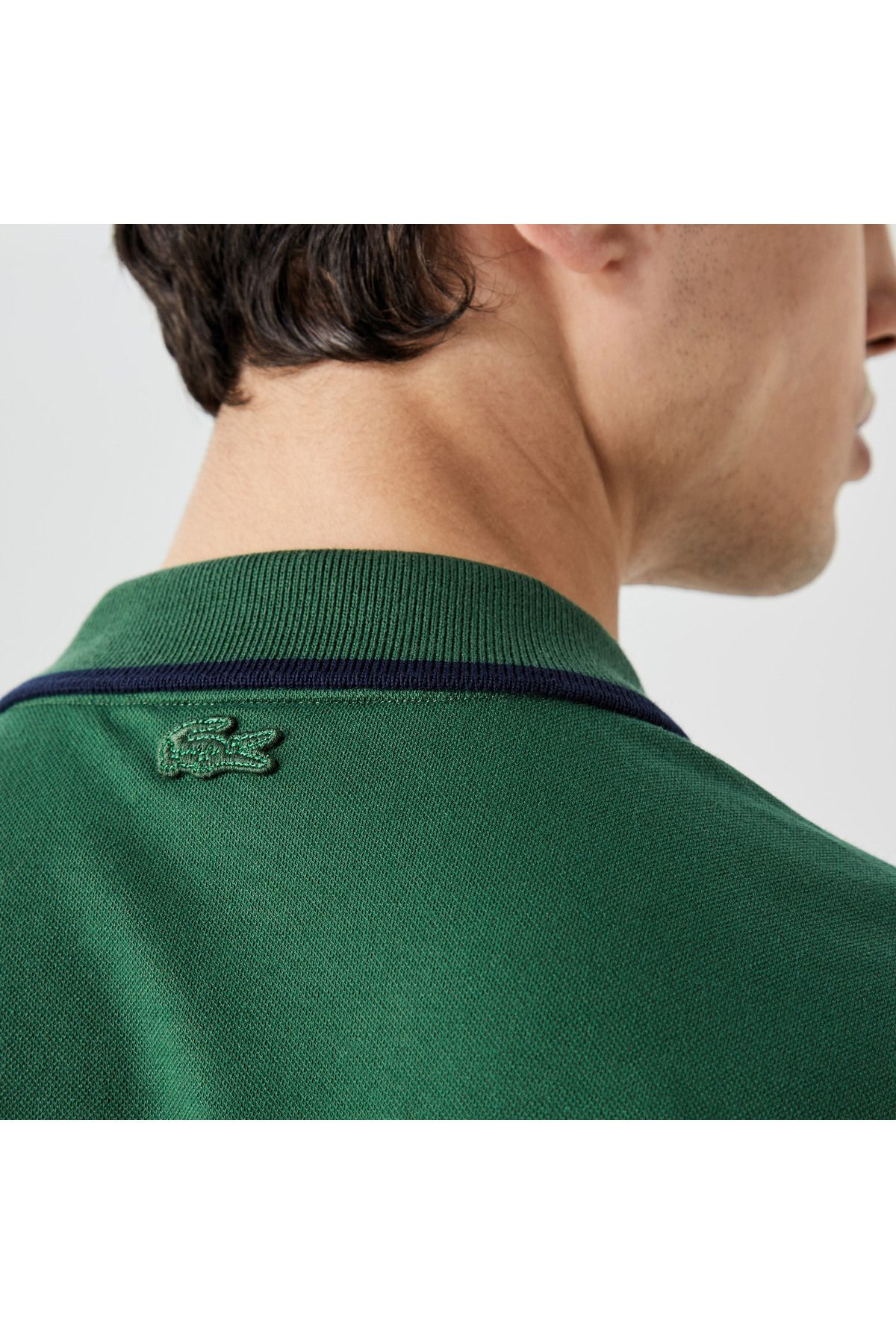 تی شرت یقه پولو سبز مردانه بلوک رنگی باریک چوگان Lacoste