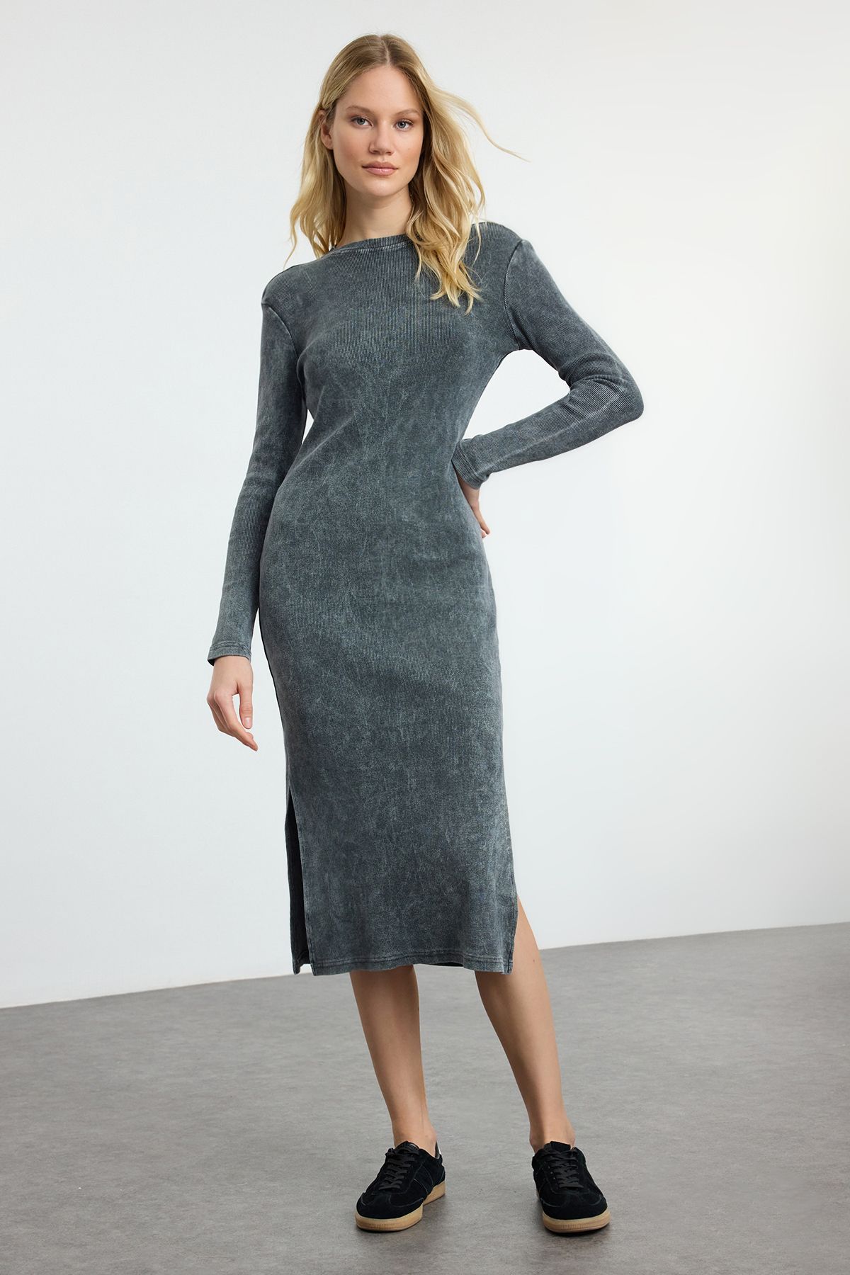 Trendyol Collection Sukienka Flexiblemaxiknitted - Antracyt, Jednolity Kolor, Efekt Jasnego Koloru, Rękaw Zero, Kołnierz Stojący Twoaw25el00300