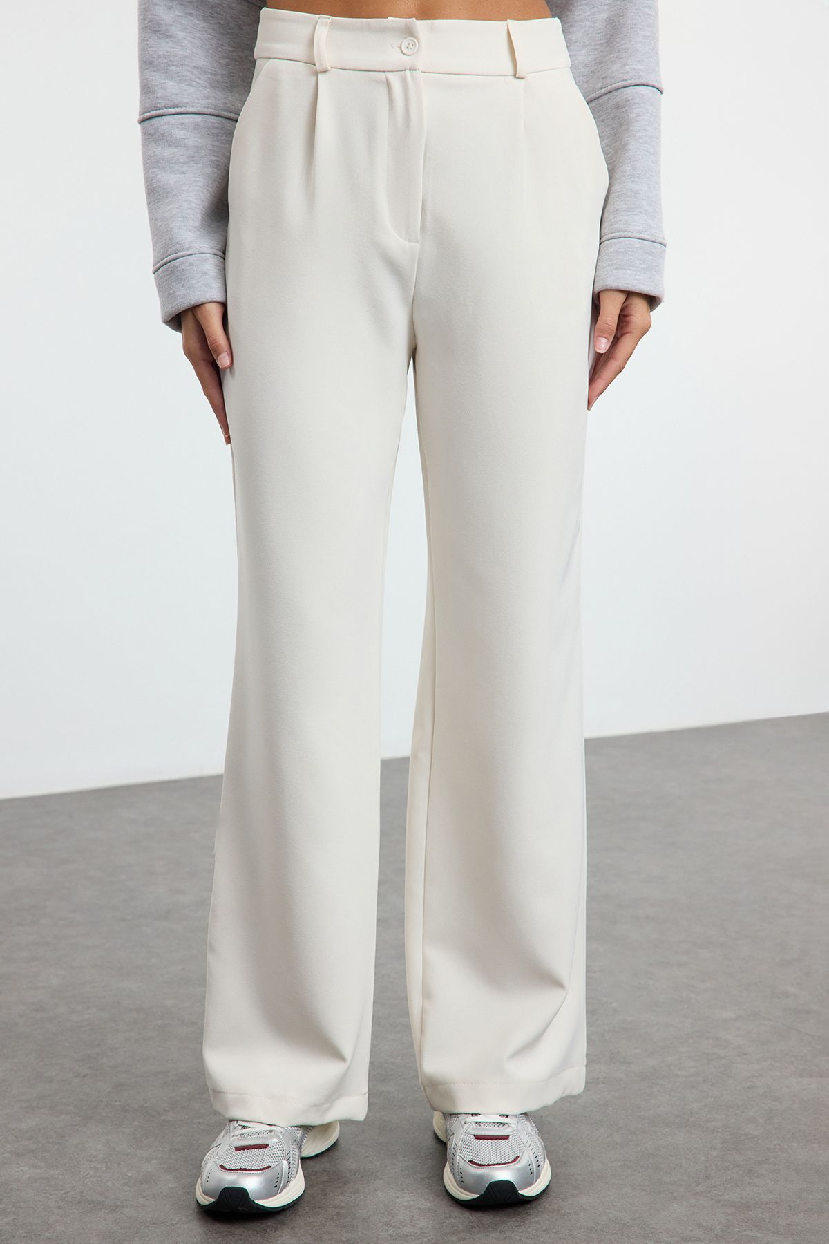 Trendyol Collection-Ecrufarbene, plissierte Hose mit hoher Taille und weitem Bein – TWOAW21PL0076 3