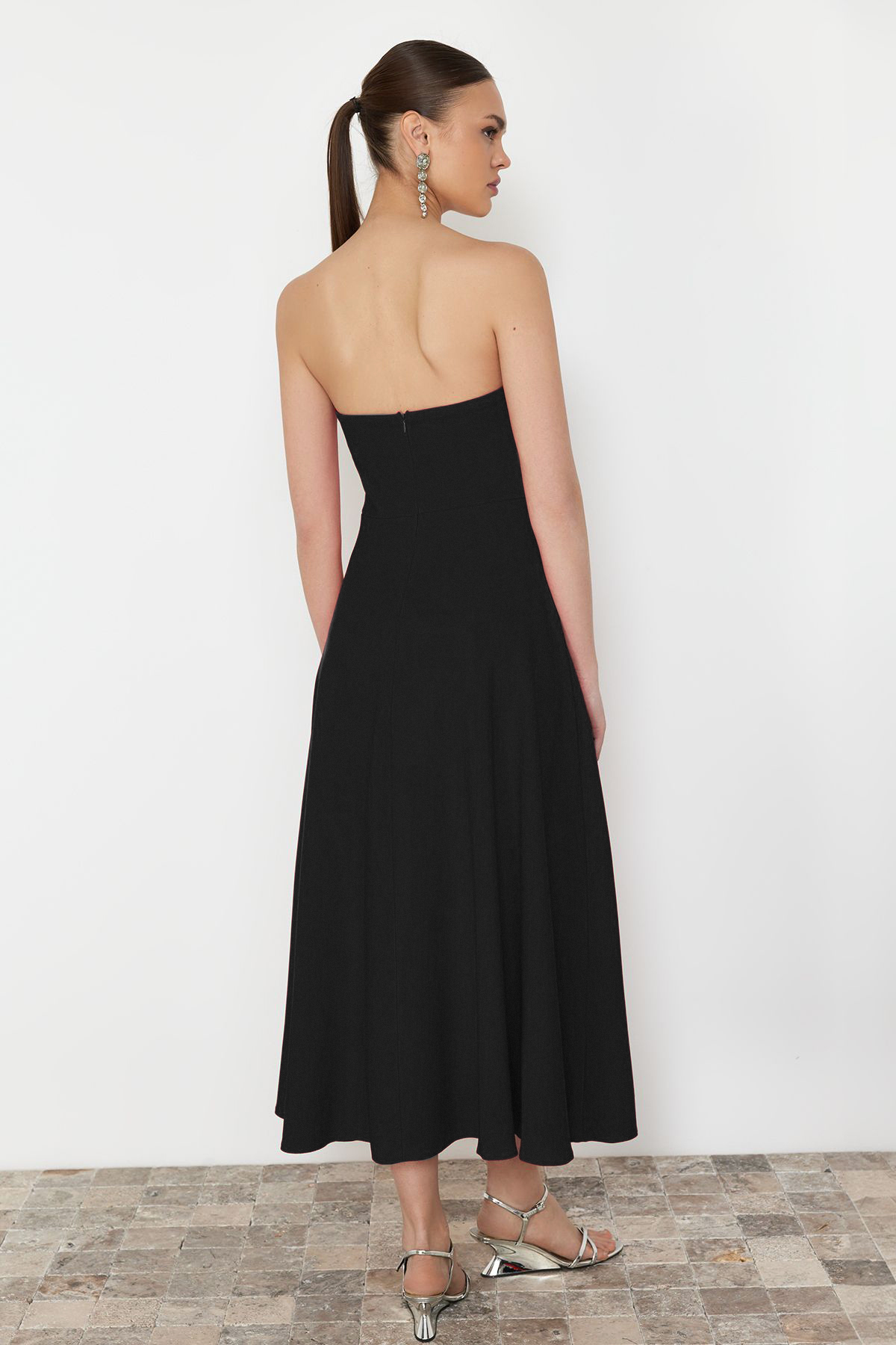 Trendyolmilla  Siyah A-Kesim Straplez Dokuma Şık Abiye Gece Mezuniyet Elbisesi TPRSS24EL00139 - Görsel 7