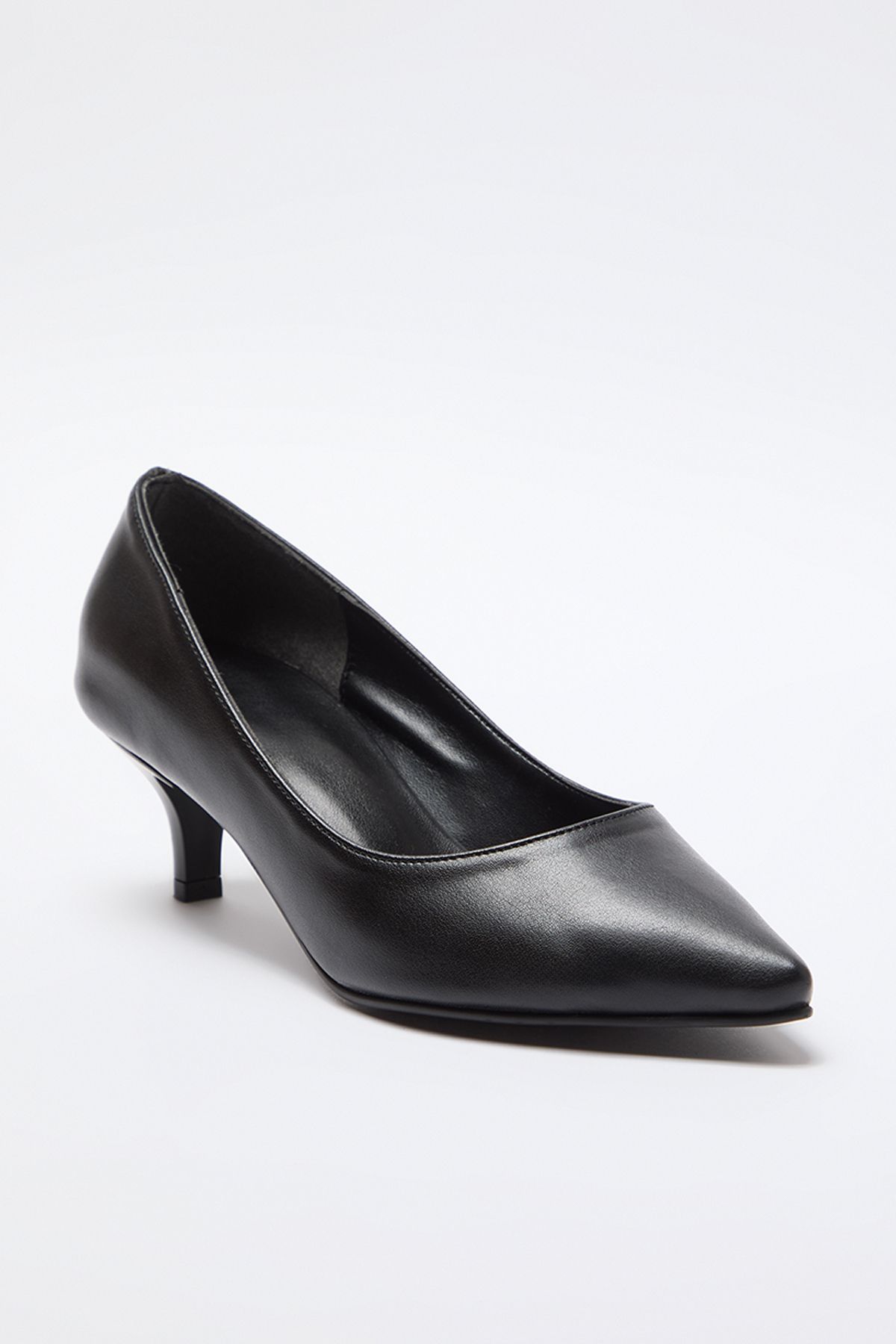 TRENDYOL SHOES-Dámské klasické boty na podpatku Black Pointed Toe Takaw25To00022 2