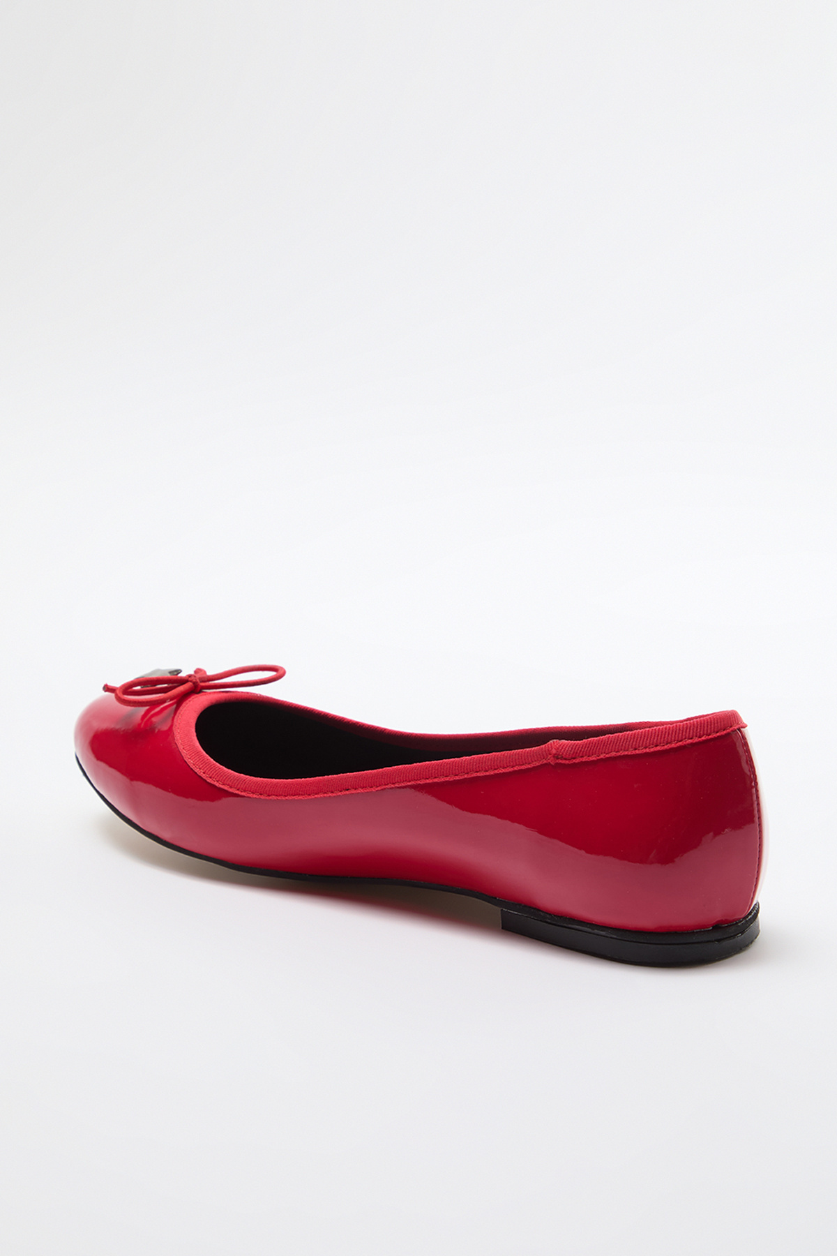 TRENDYOL SHOES-Lakkbőr alacsony sarkú, sötétvörös női balerinák - masni és fém kiegészítők részlete TAKAW25BE00007 6