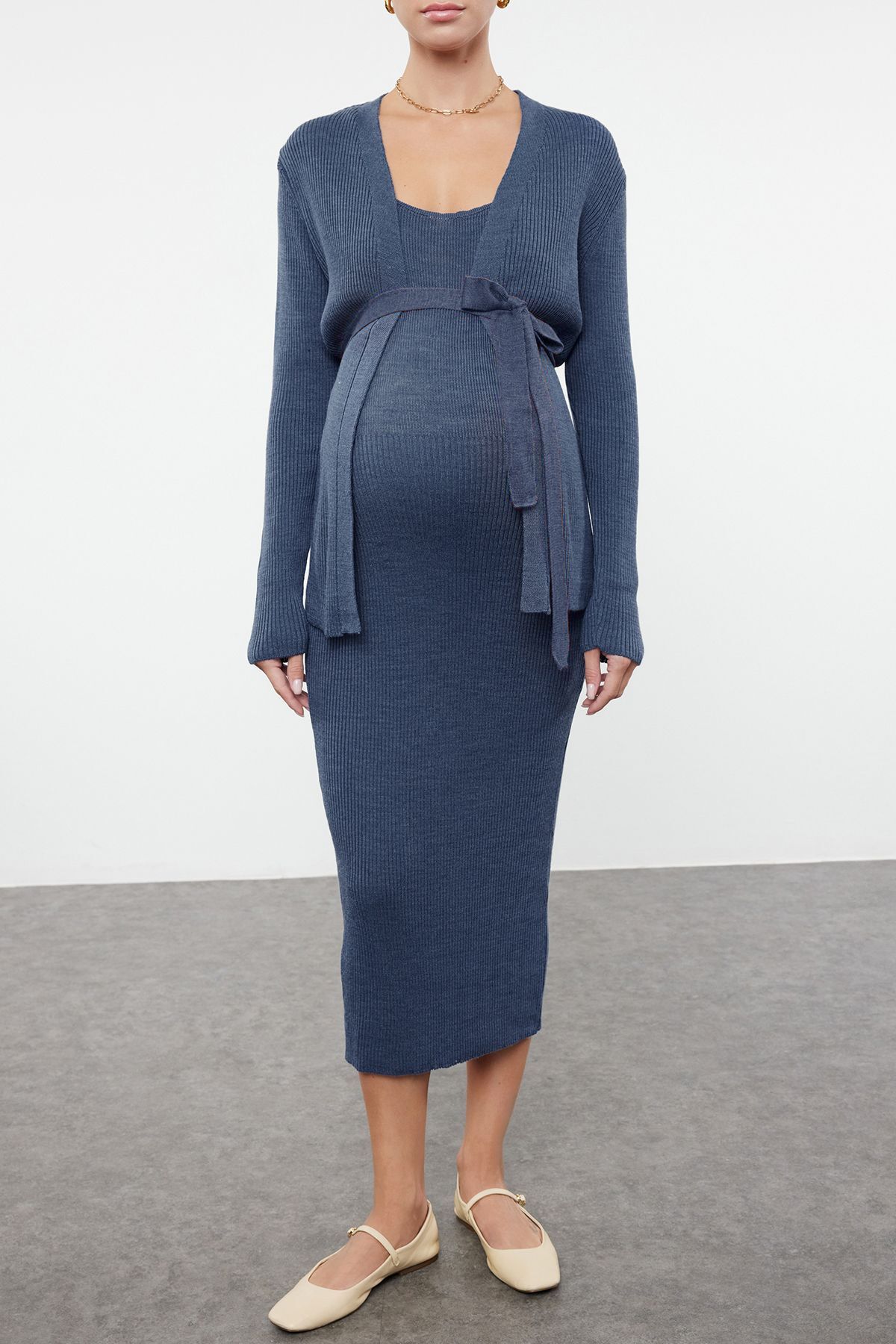 Trendyol Collection-Indigofarbenes, geripptes, mittelgroßes 2-teiliges Strick-Cardigan-Kleid in Übergröße und Umstandsstrickkleid TBBAW24AH00016 14