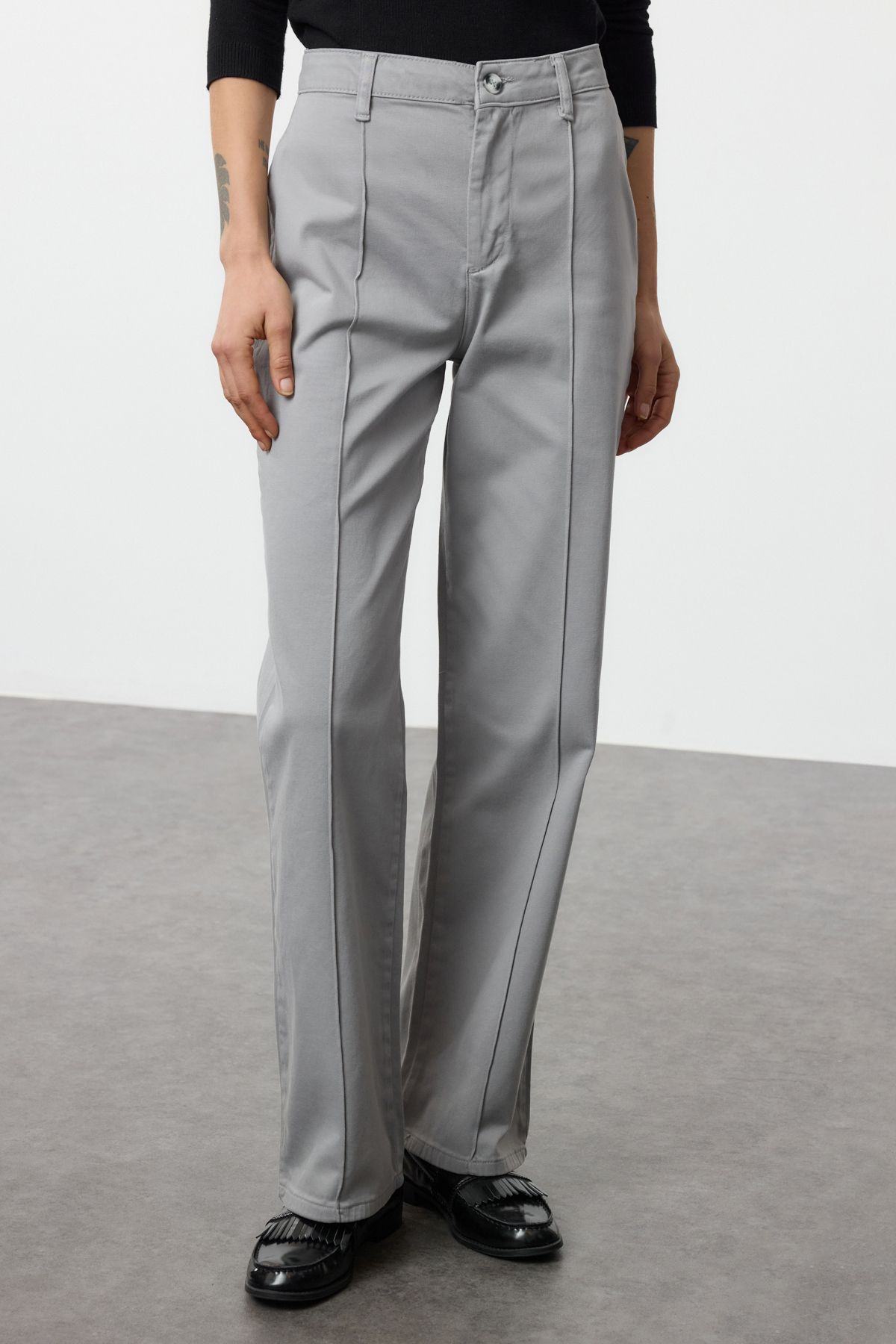 Trendyol Collection-Ψηλόμεσο γκρι φαρδύ παντελόνι - Λεπτομέρεια ραφής Twoaw25Je00246 3