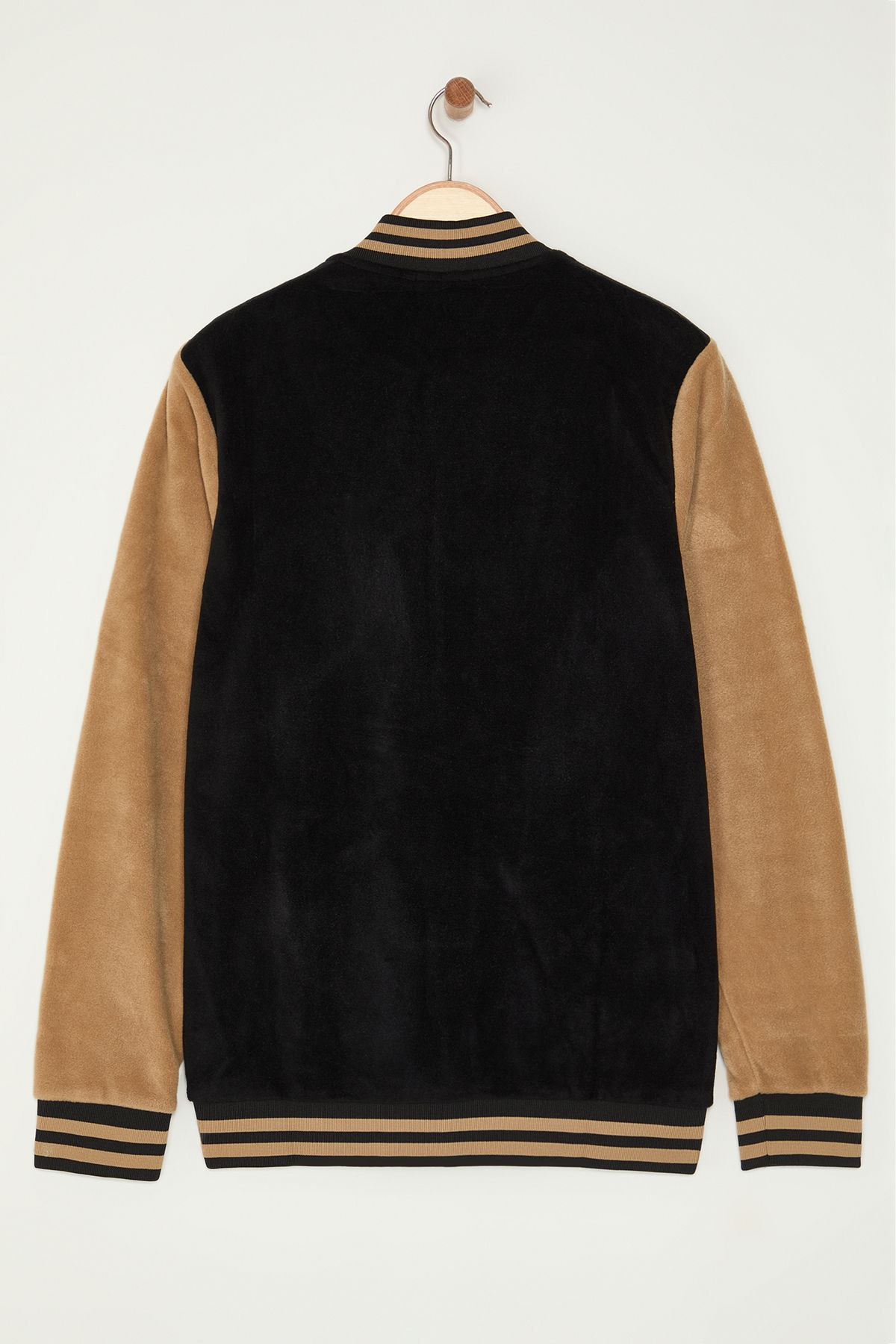 Trendyol Collection-Kamelfarbene Slim-Fit-Fleece-Winterjacke – Farbblock-Detail TMNAW25MO00047 8