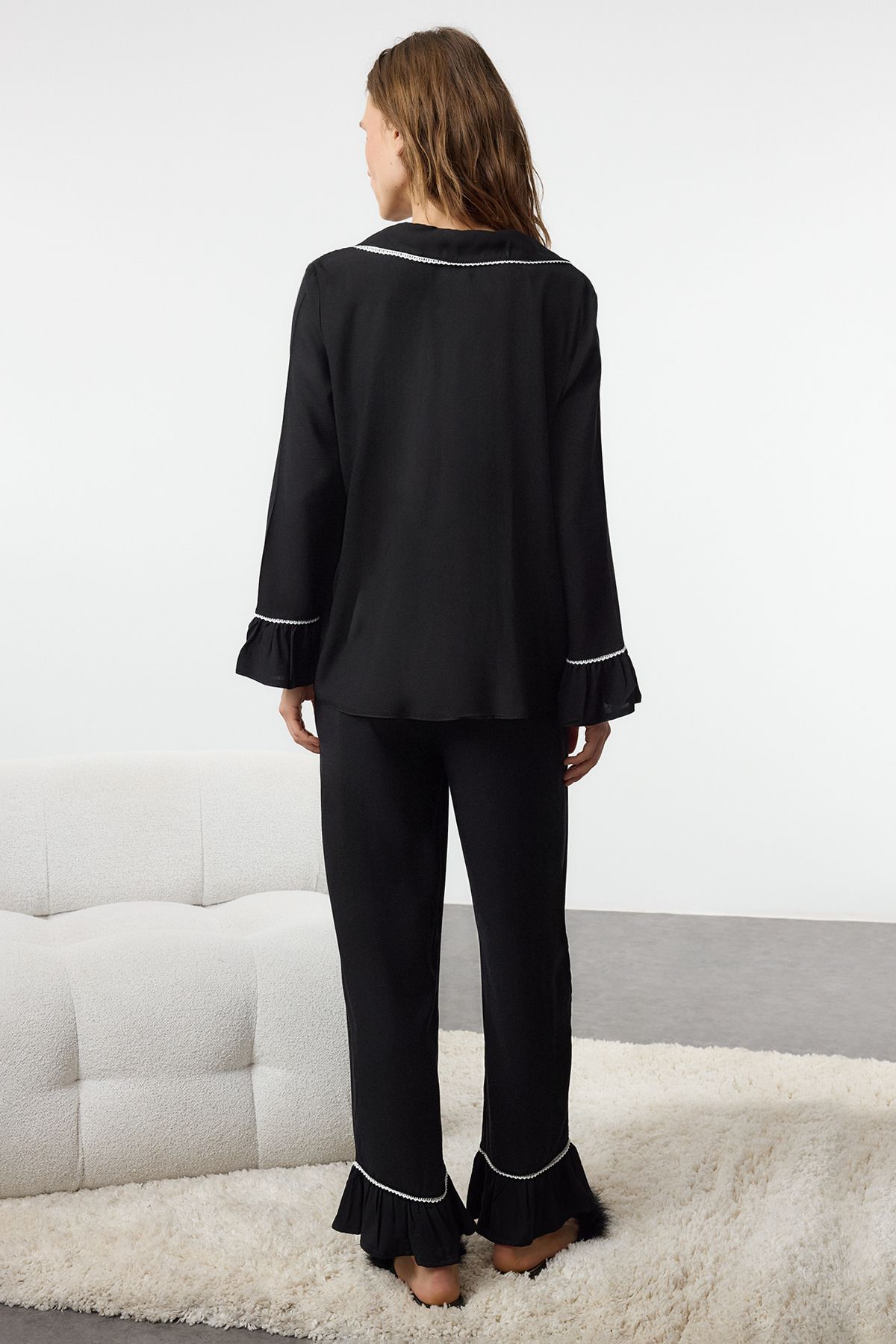 Trendyol Collection-Set de pijamale țesute din viscoză cu dantelă neagră și detaliu volant THMAW25PT00178 5