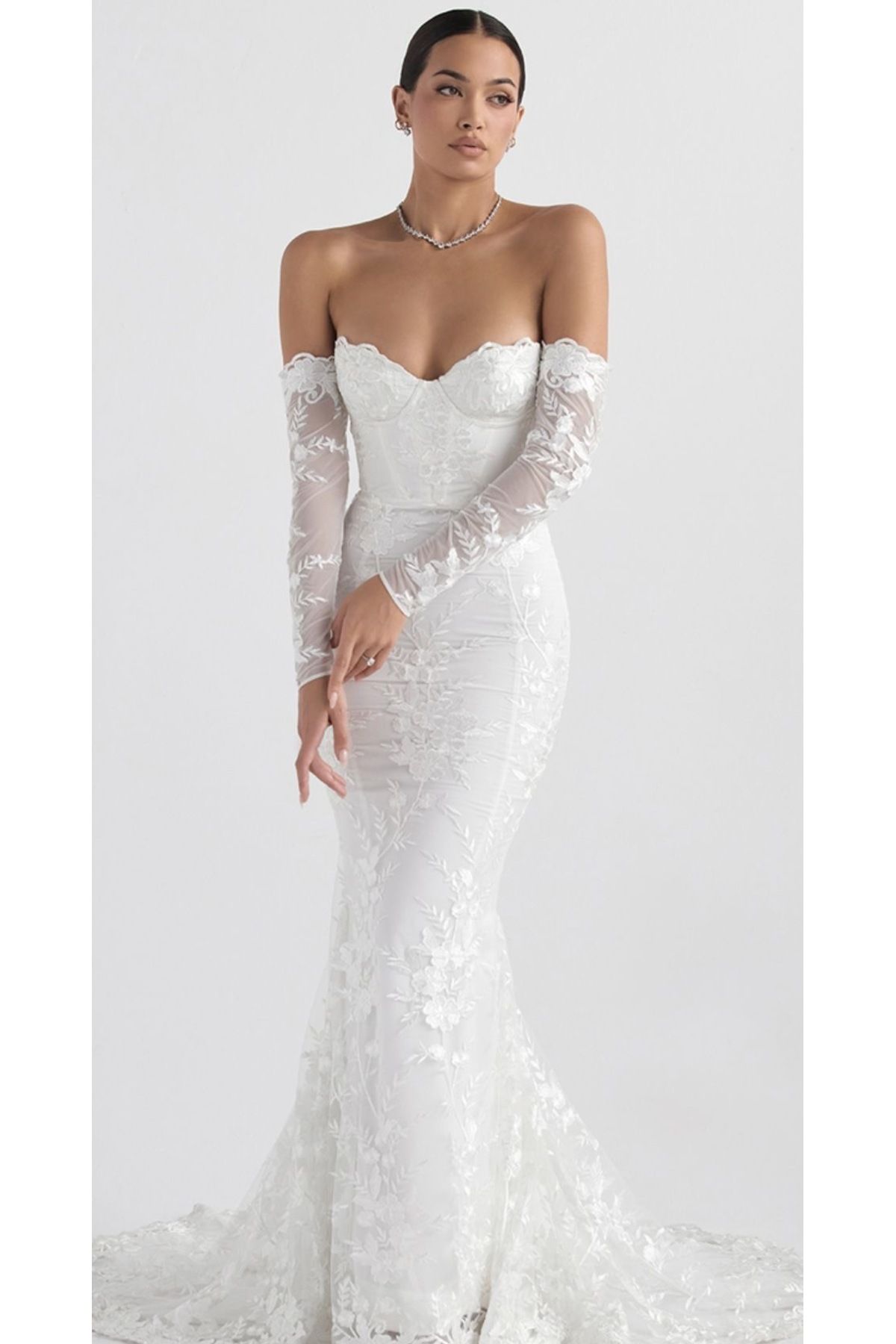 la robe de mariée de poisson en dentelle