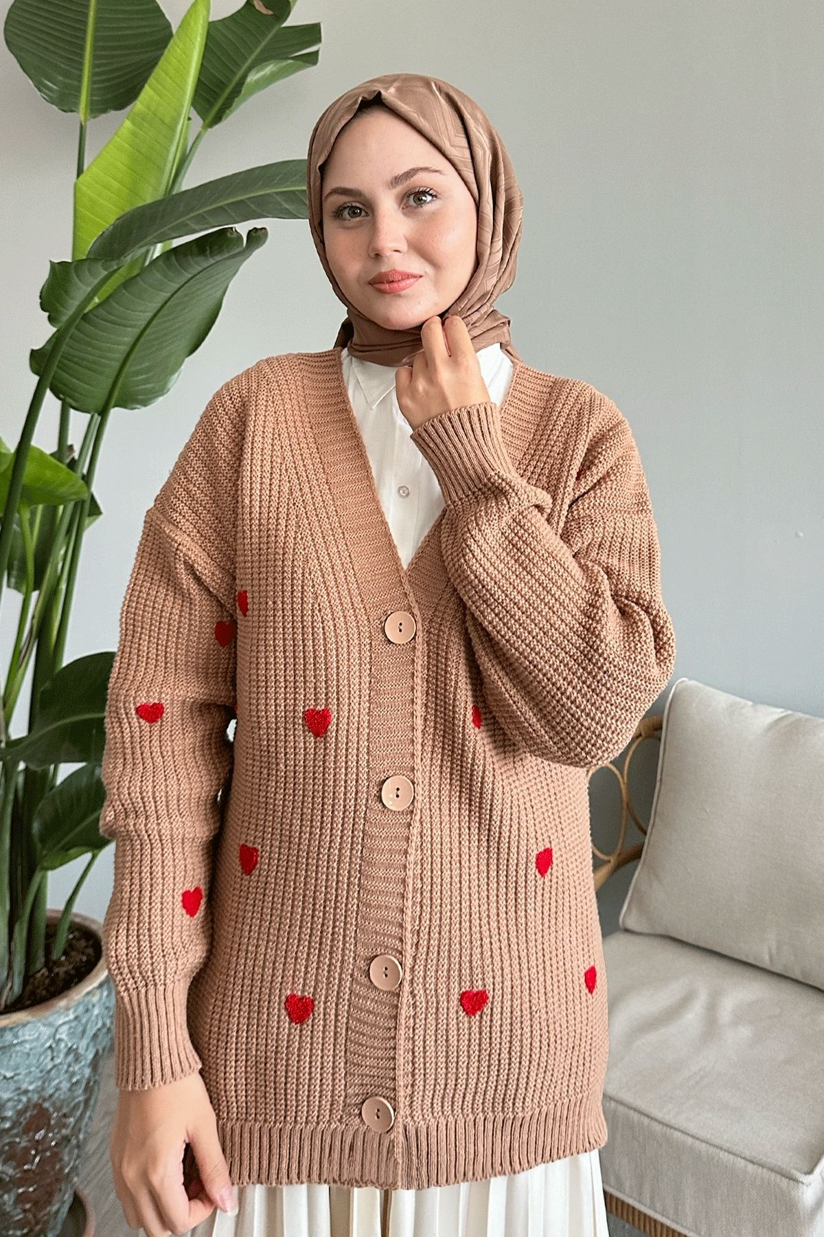 InStyle-Heart Patterned Camel Knitwear Cardigan 1