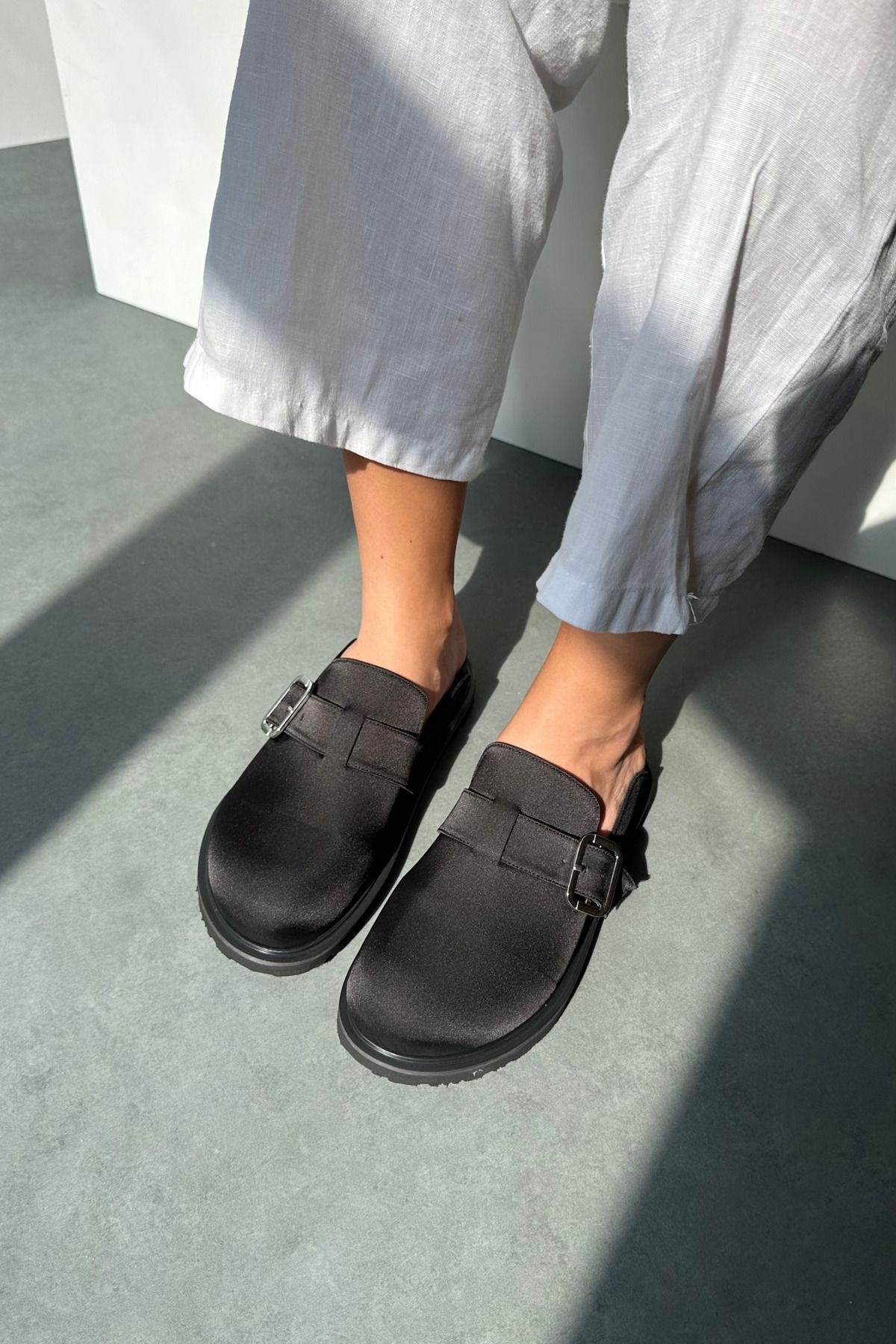 Mupa Shoes-Μαύρες Σατέν Γυναικείες Παντόφλες 4
