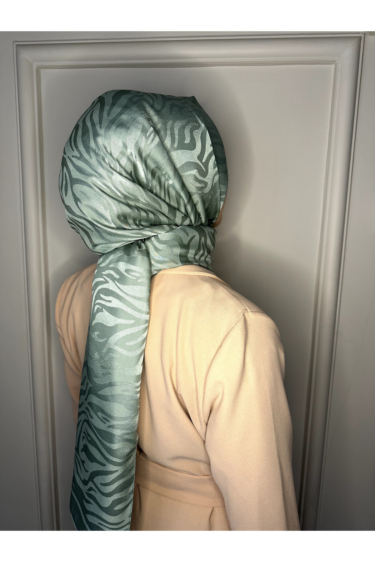 Azrina-Zebra Patterned Jacquard Shawl 3