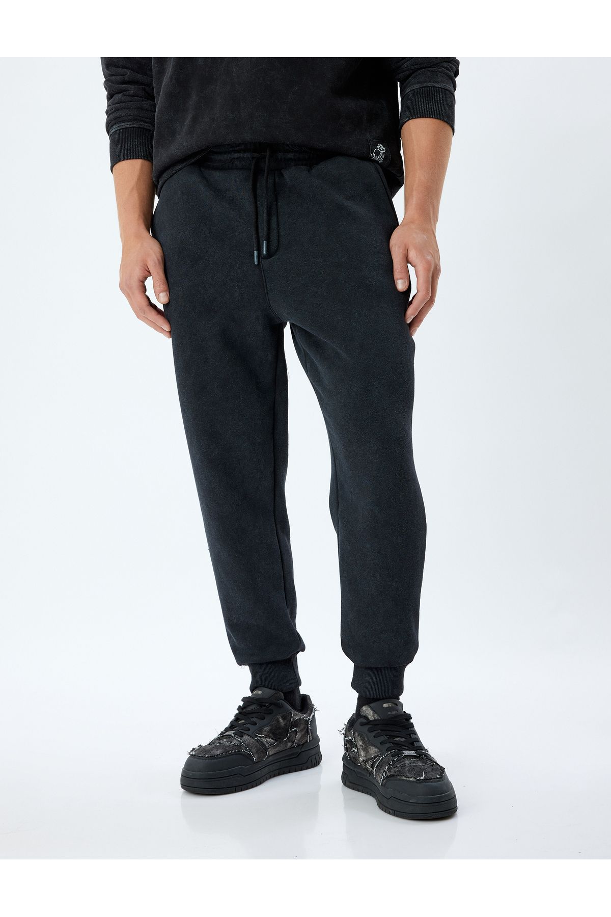 Koton-Waschbare Jogginghose aus Baumwollmischung – Taschendetail und Bindegürtel in der Taille 3
