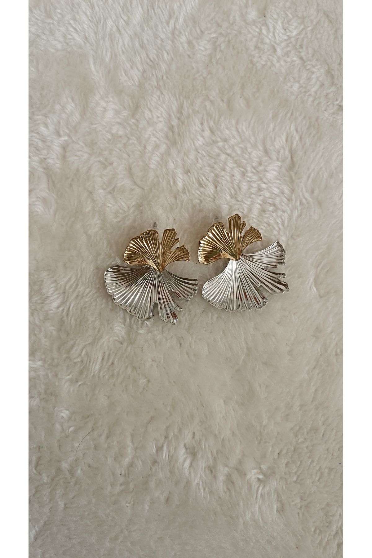 GÜRLER-Leaf Pattern Two Color Dangle Earrings 3