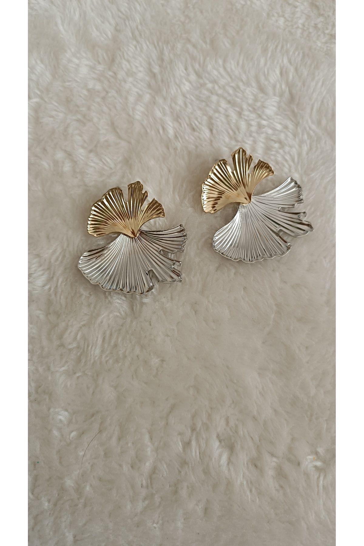 GÜRLER-Leaf Pattern Two Color Dangle Earrings 2