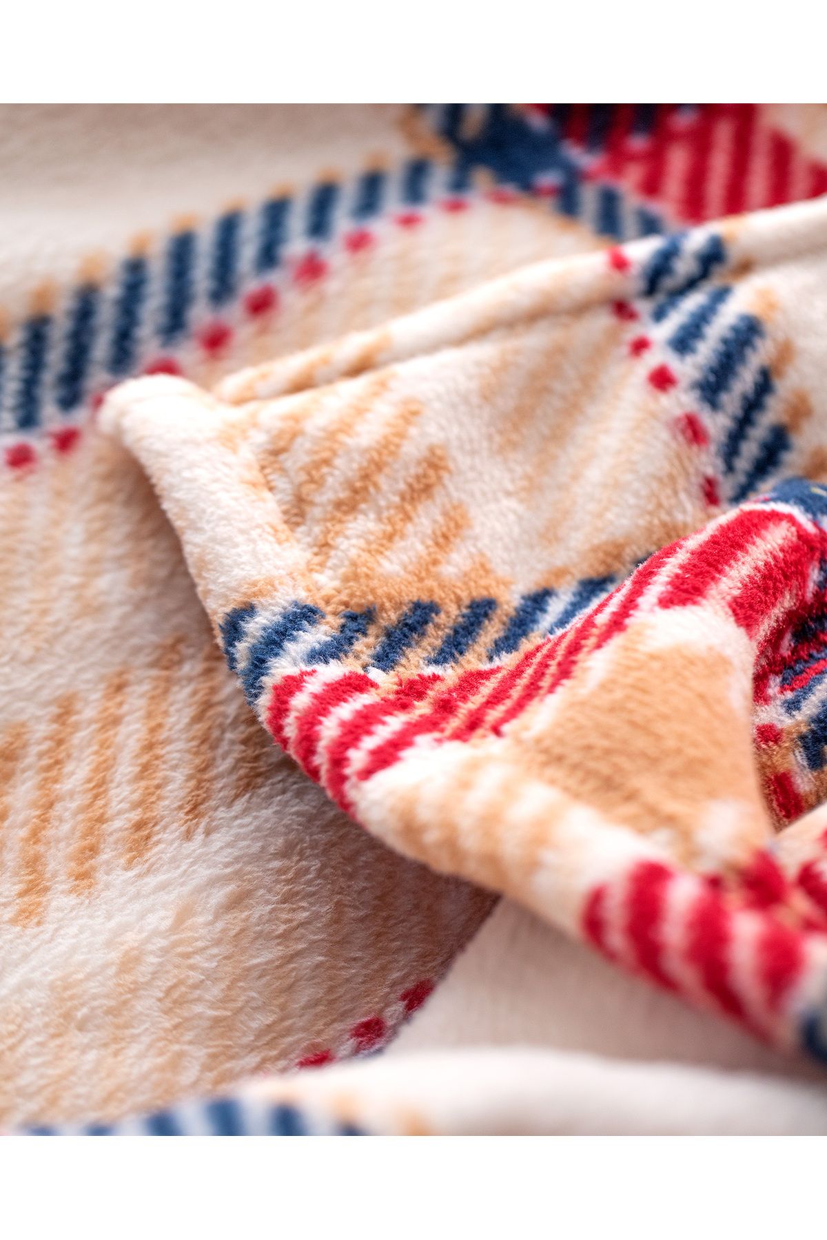 Madame Coco-Antonin Welsoft Fleece Printed Double Blanket - Beige/Red 4