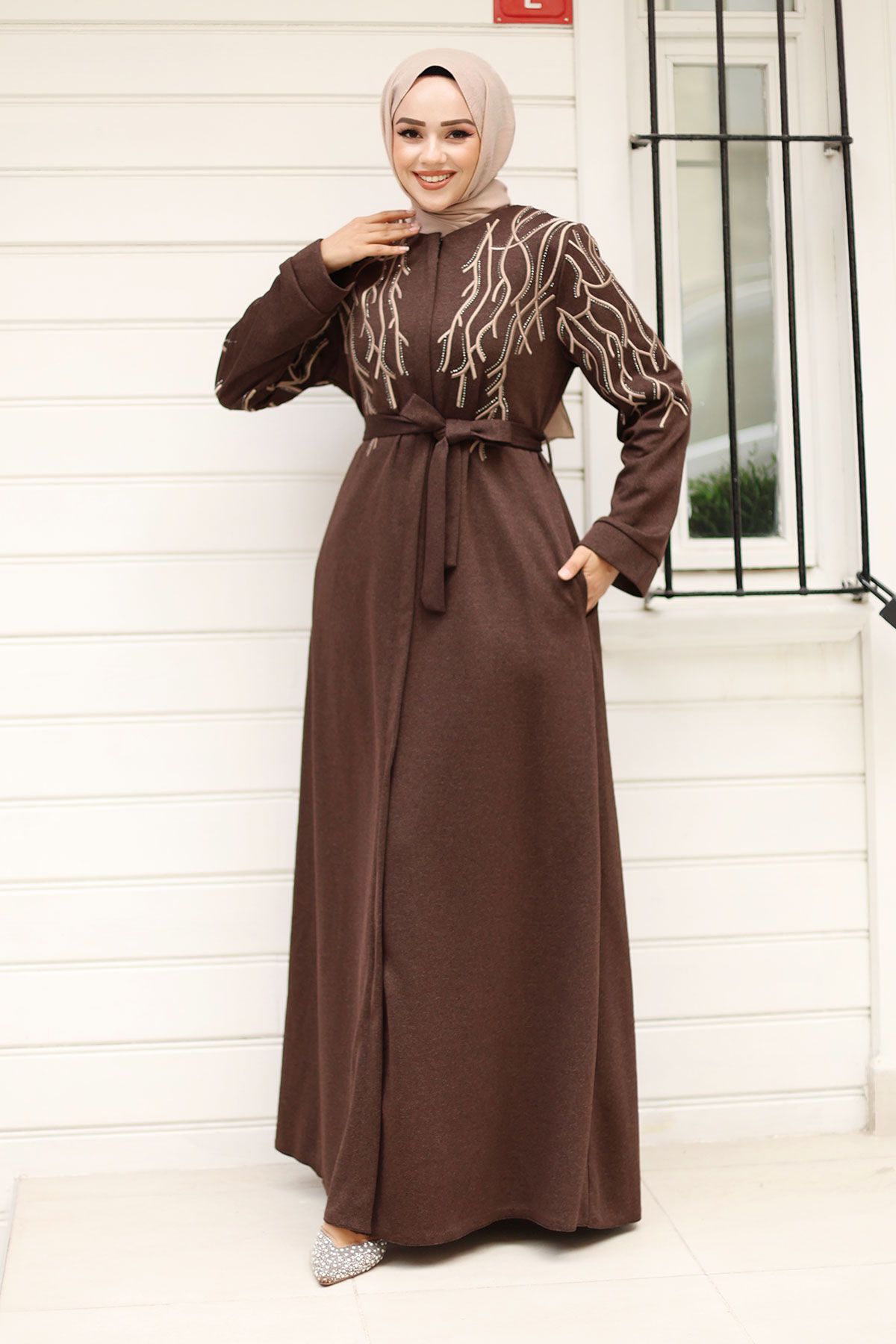 Tesettür Dünyası-Tsd 240927   Model Brown Hijab Ferace - Branch Pattern and Belted 4