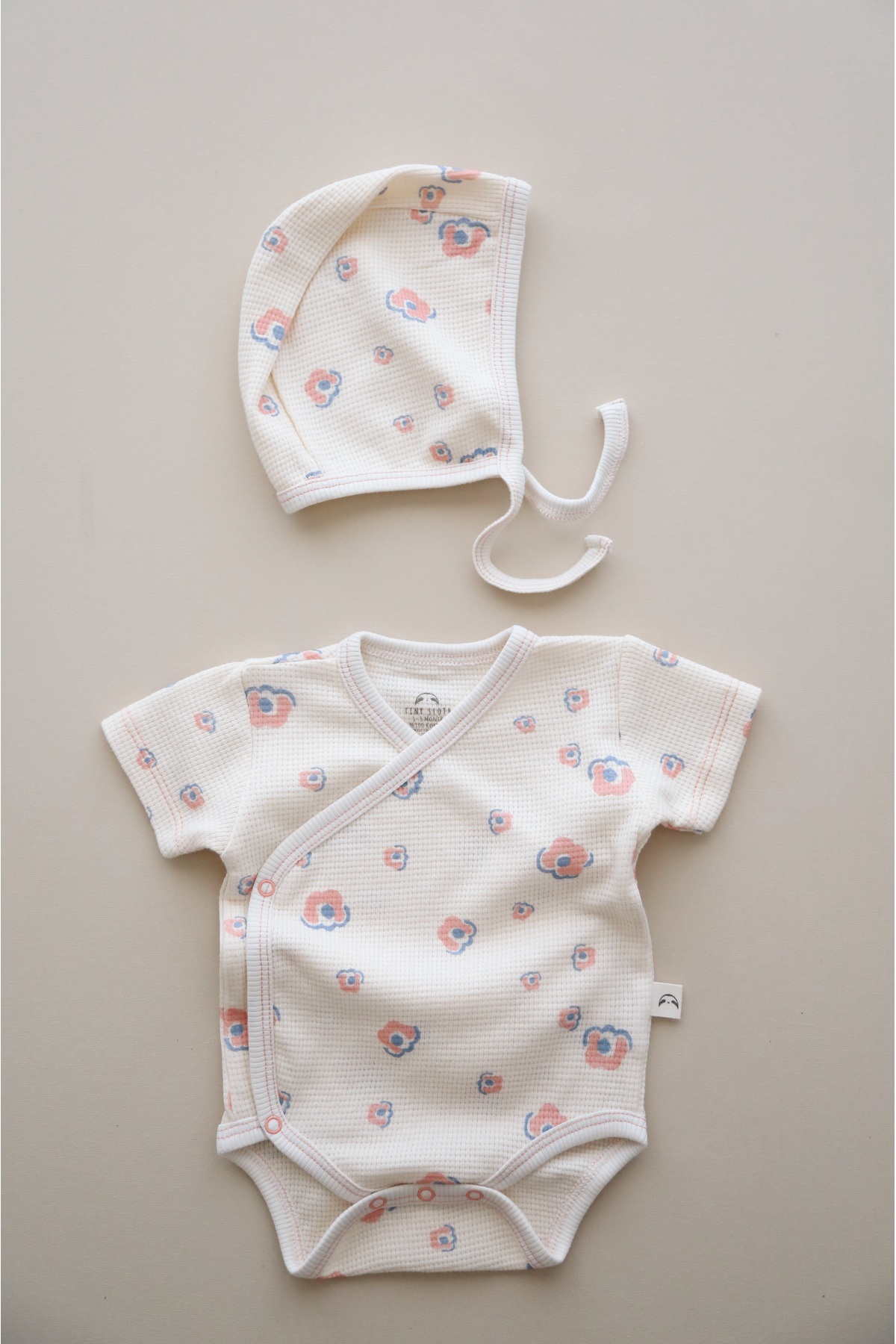 Tiny Sloth-6-Piece Newborn Hospital Exit Set - Floral Pattern 3