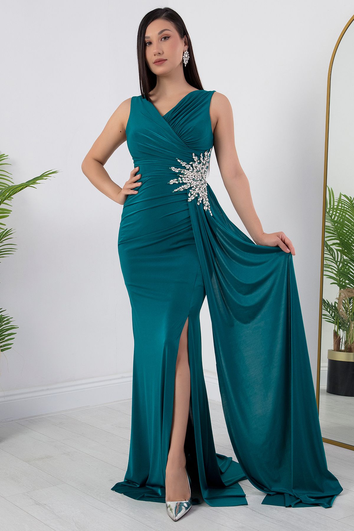 PULLIMM-Jewelled Waist Slit Evening Dress Ecr5301 3