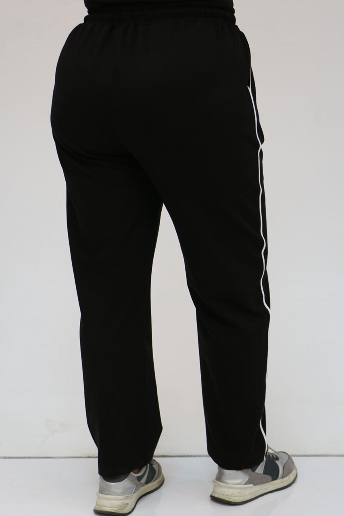 Eslina-49512 Large Size Two Thread Sweatpants with Pinching Piping - Black 5