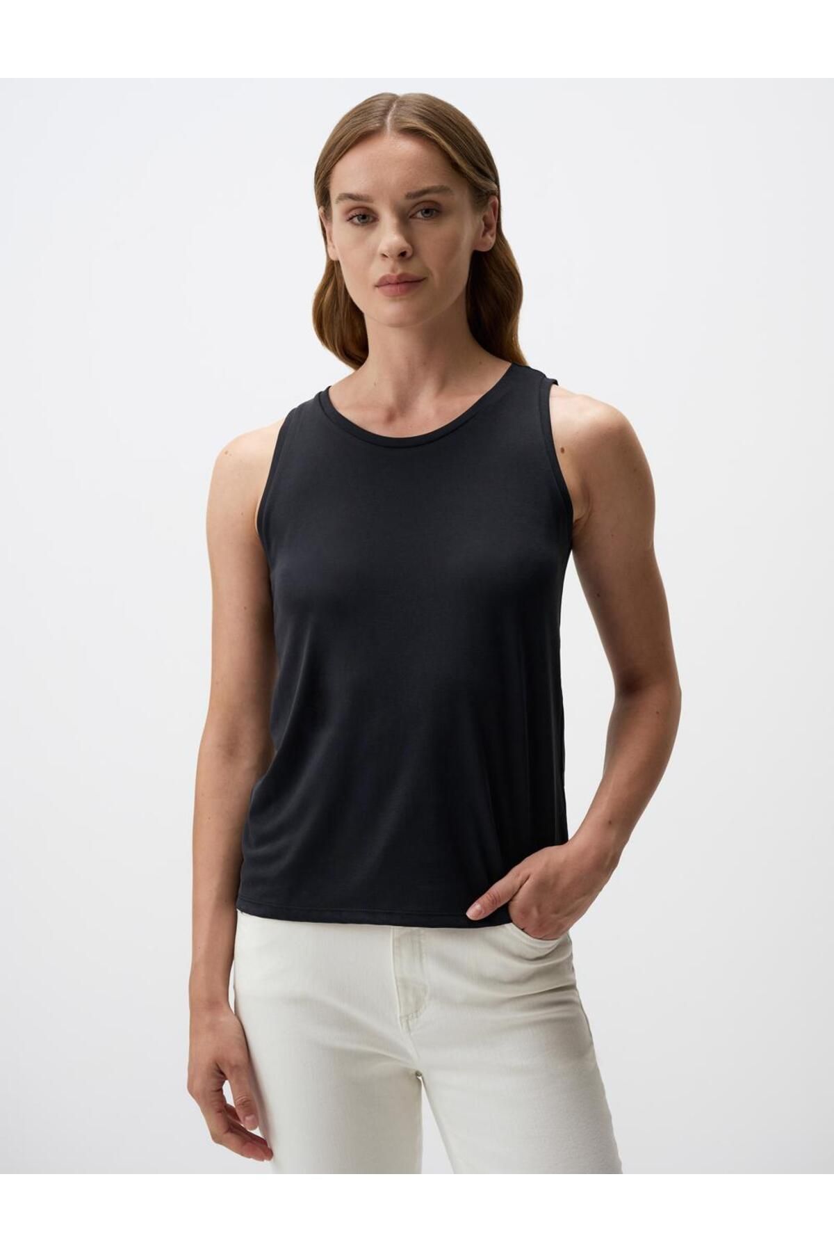 Jimmy Key-Black Sleeveless U Neck Basic Knitted Undershirt 3