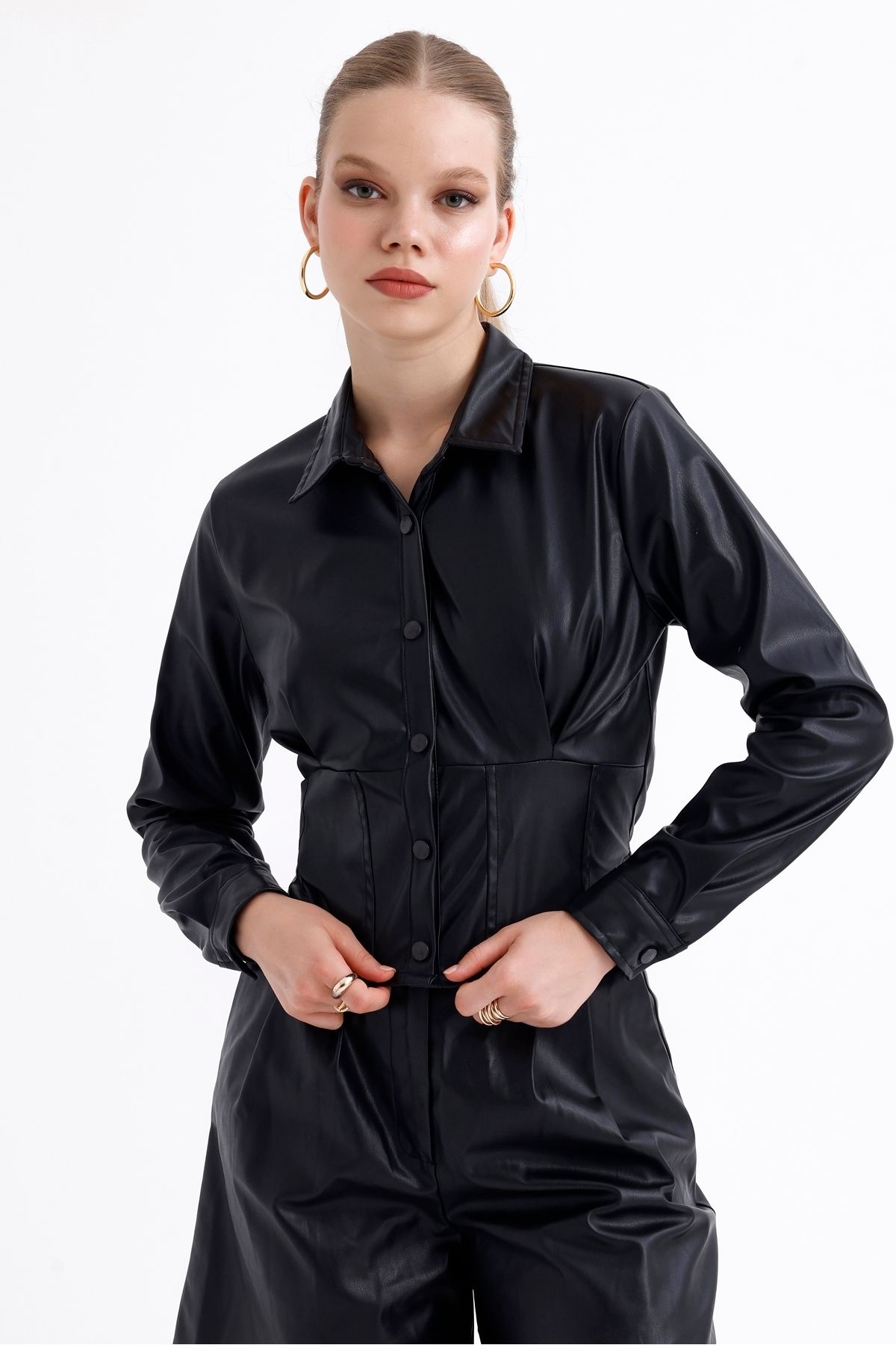 MD trend-Women's Pleat Detailed Leather Shirt with Corset and Snap Closure 6