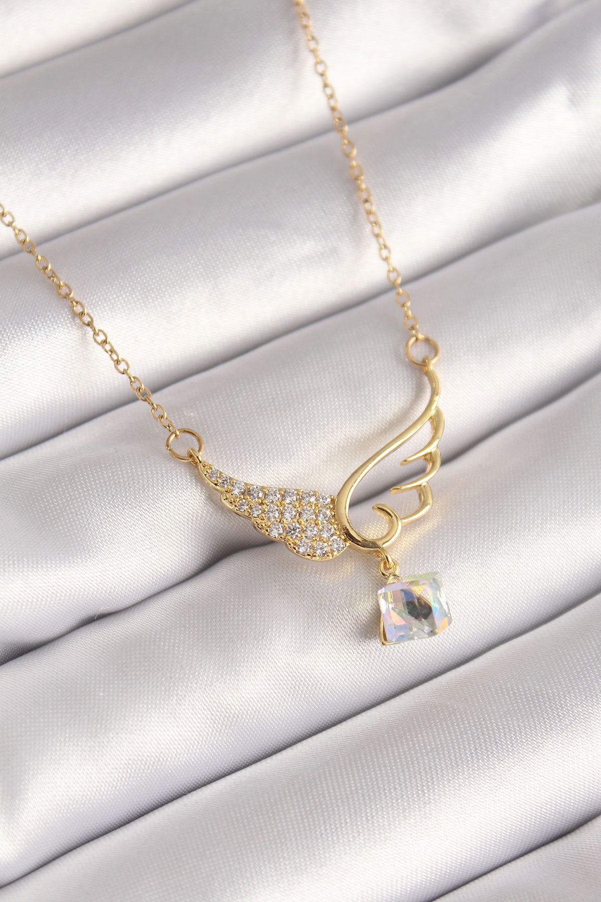 BZK ACCESSORİES 316L Çelik Gold Renk Zincir Zirkon Taşlı Kanat Model Sallantı Zirkon Taş Detay Kadın Kolye