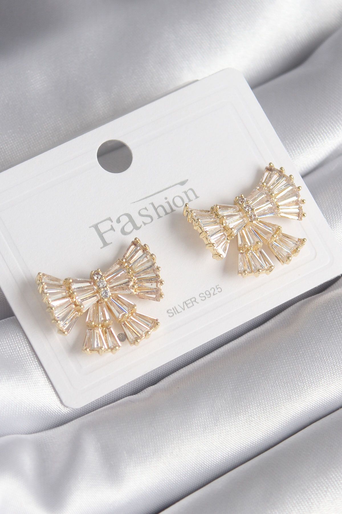 FUDER Pirinç Gold Renk Zirkon Taşlı Kurdele Model Kadın Küpe