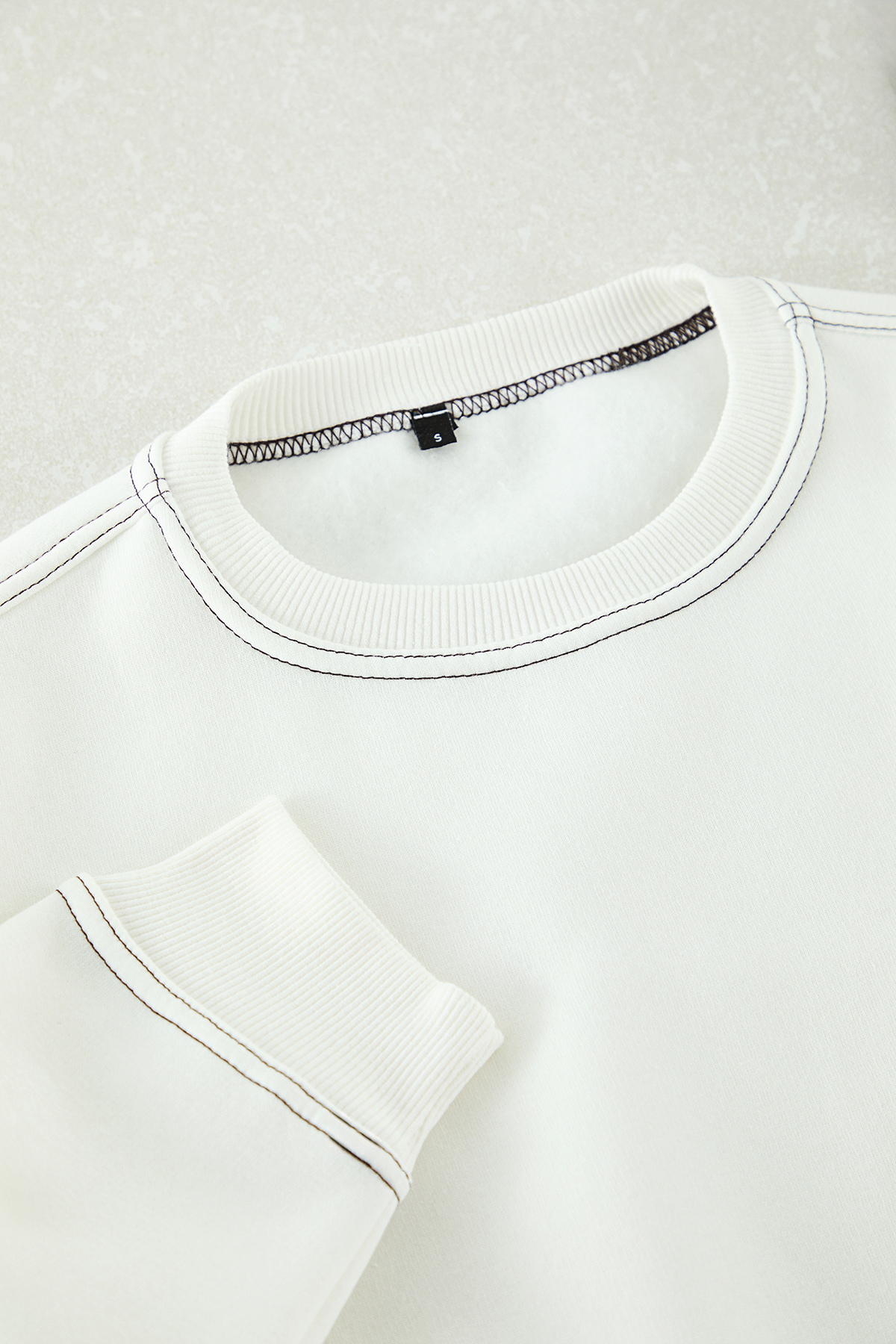 Trendyolmilla  Ekru Bisiklet Yaka Oversize/Geniş Kesim İçi Polarlı Dikiş Detaylı Sweatshirt TMNAW24SW00011 - Görsel 7