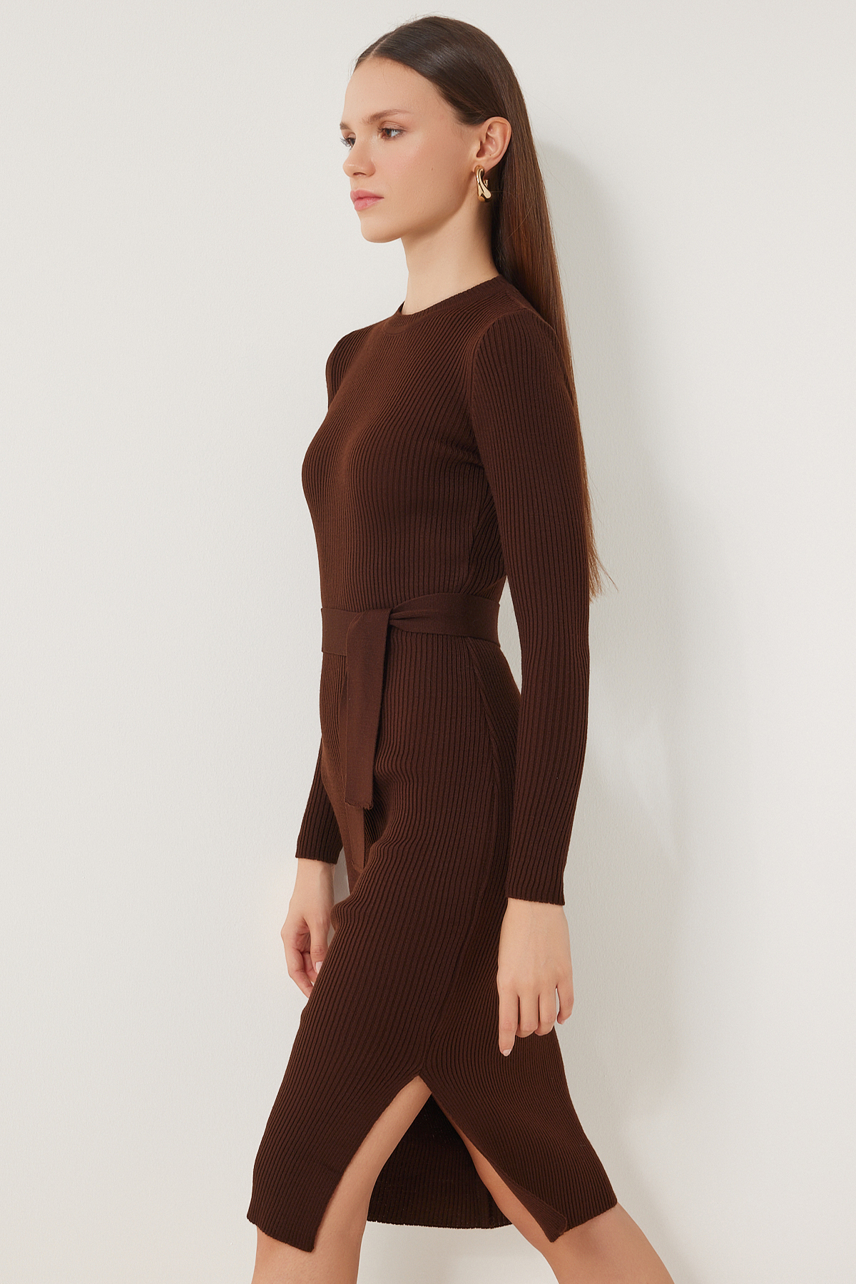 Happiness İstanbul Damska ciemnobrązowa sukienka z dzianiny z lycrą i okrągłym dekoltem MT00104