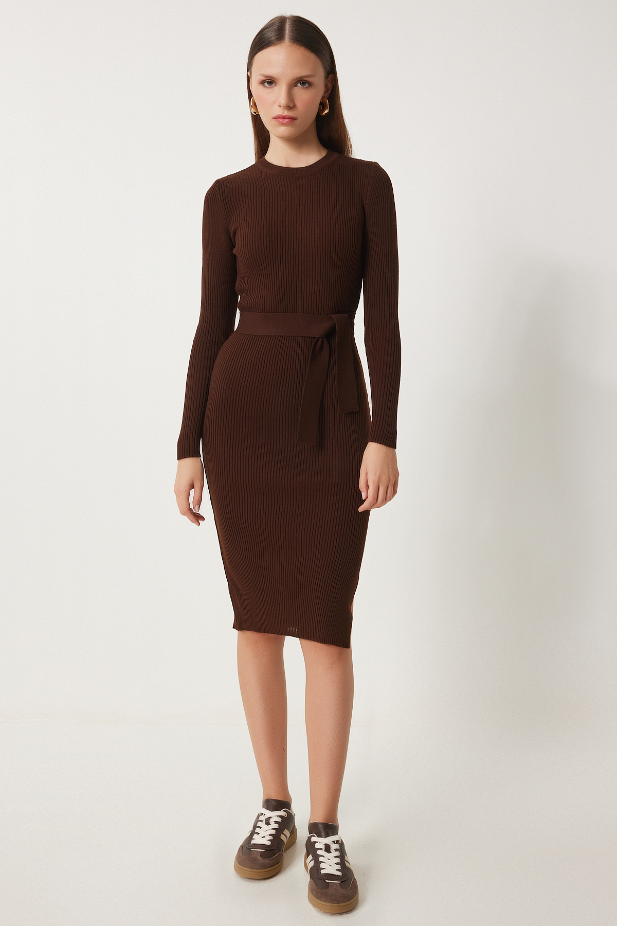 Happiness İstanbul Damska ciemnobrązowa sukienka z dzianiny z lycrą i okrągłym dekoltem MT00104