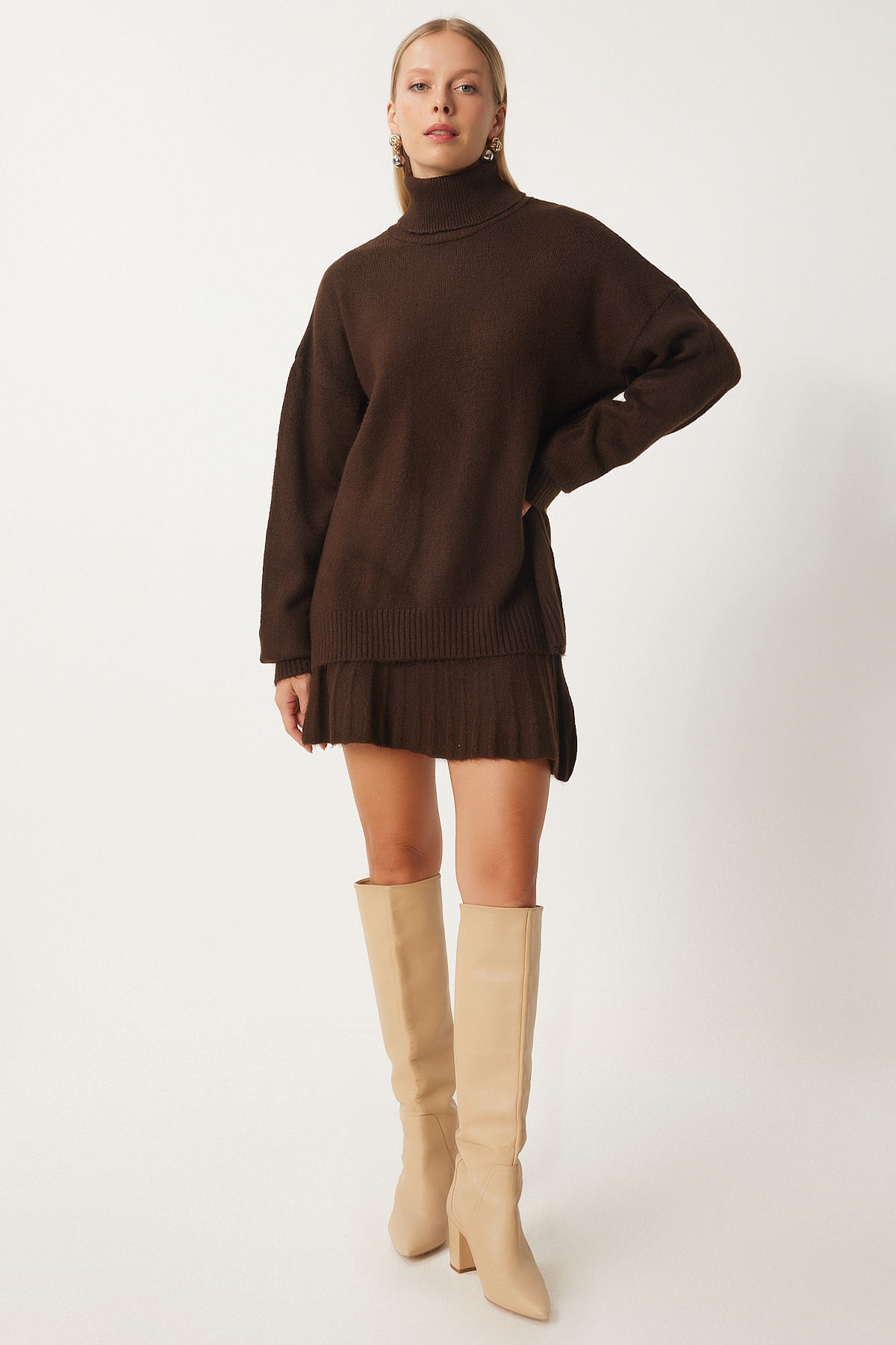 Happiness İstanbul Dámský hnědý rolák pletený svetr sada sukně Dd01343