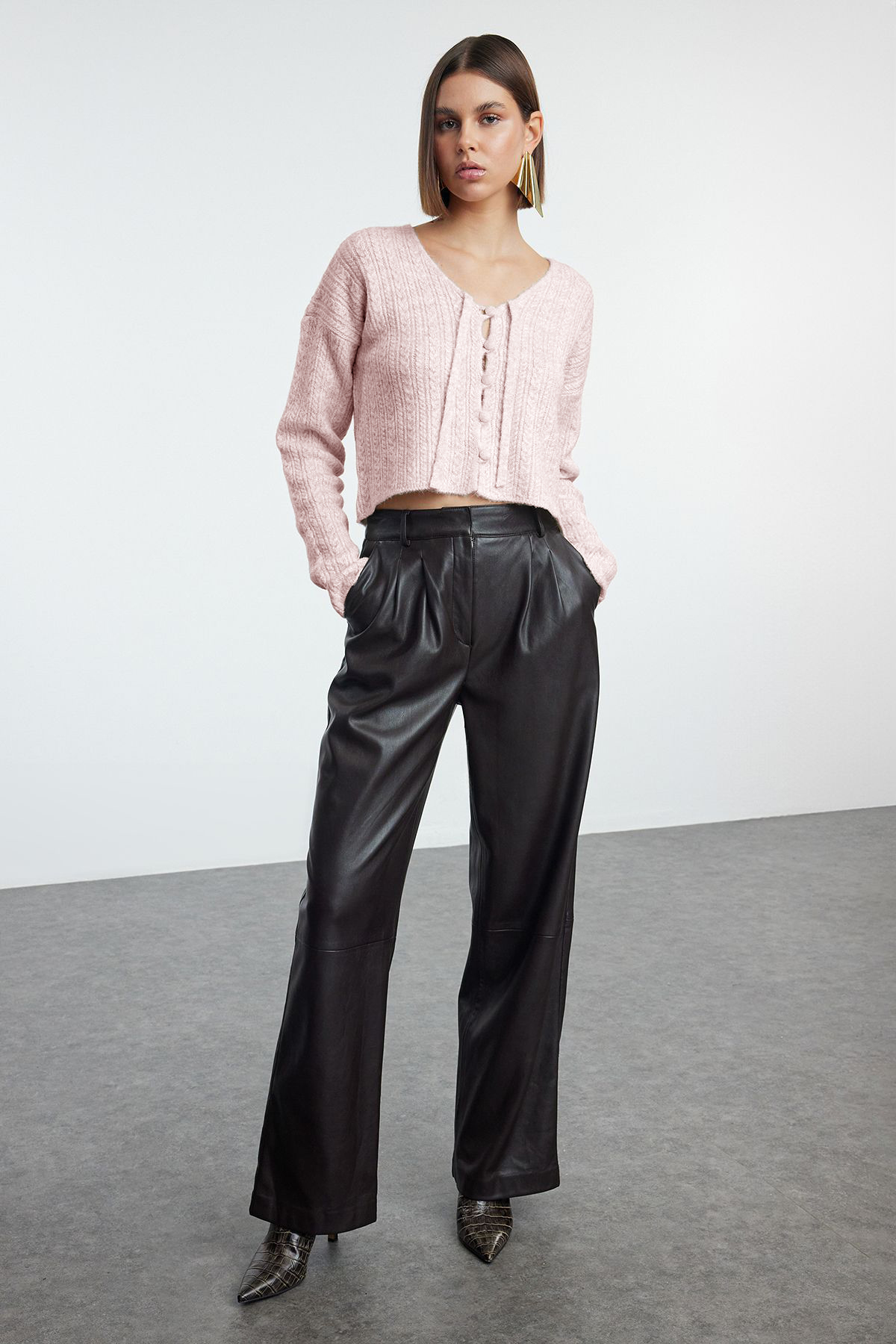 Trendyolmilla  Pembe Düğme Detaylı Yumuşak Dokulu Bağlama Detaylı Triko Hırka TWOAW25HI00252 - Görsel 2