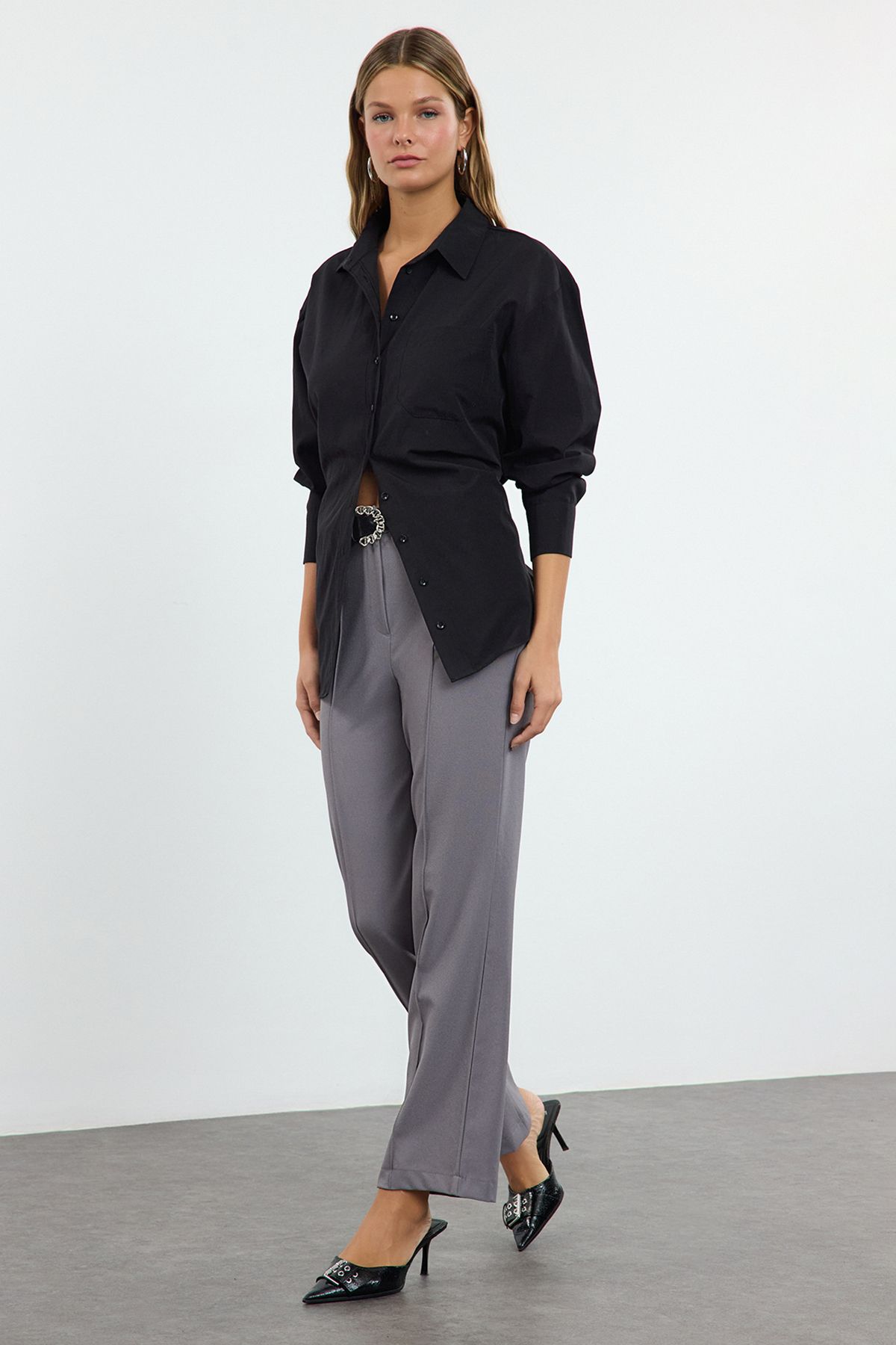 Trendyol Collection-Graue, gerade geschnittene, gerippte, genähte Webhose mit hoher Taille TWOSS21PL0093 2