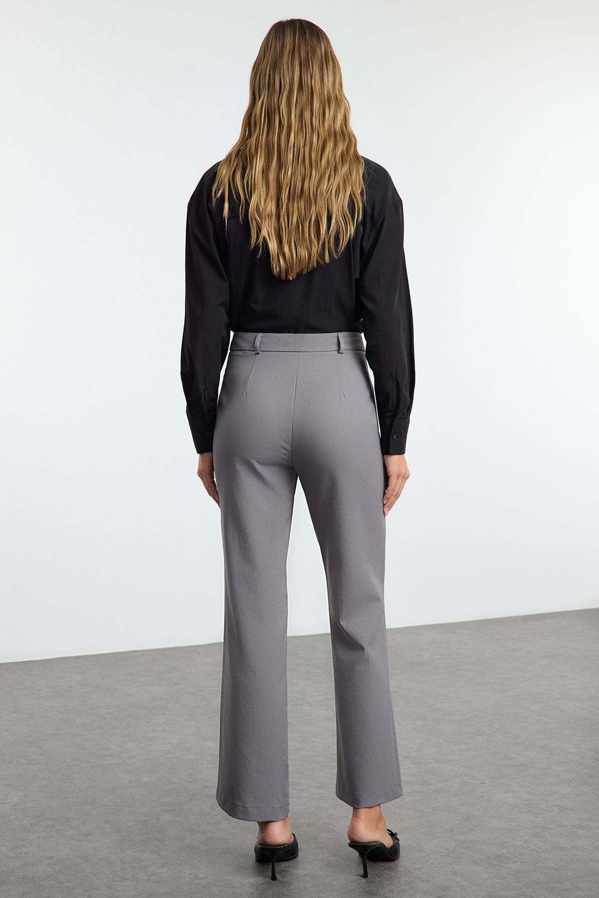 Trendyol Collection-Graue, gerade geschnittene, gerippte, genähte Webhose mit hoher Taille TWOSS21PL0093 5