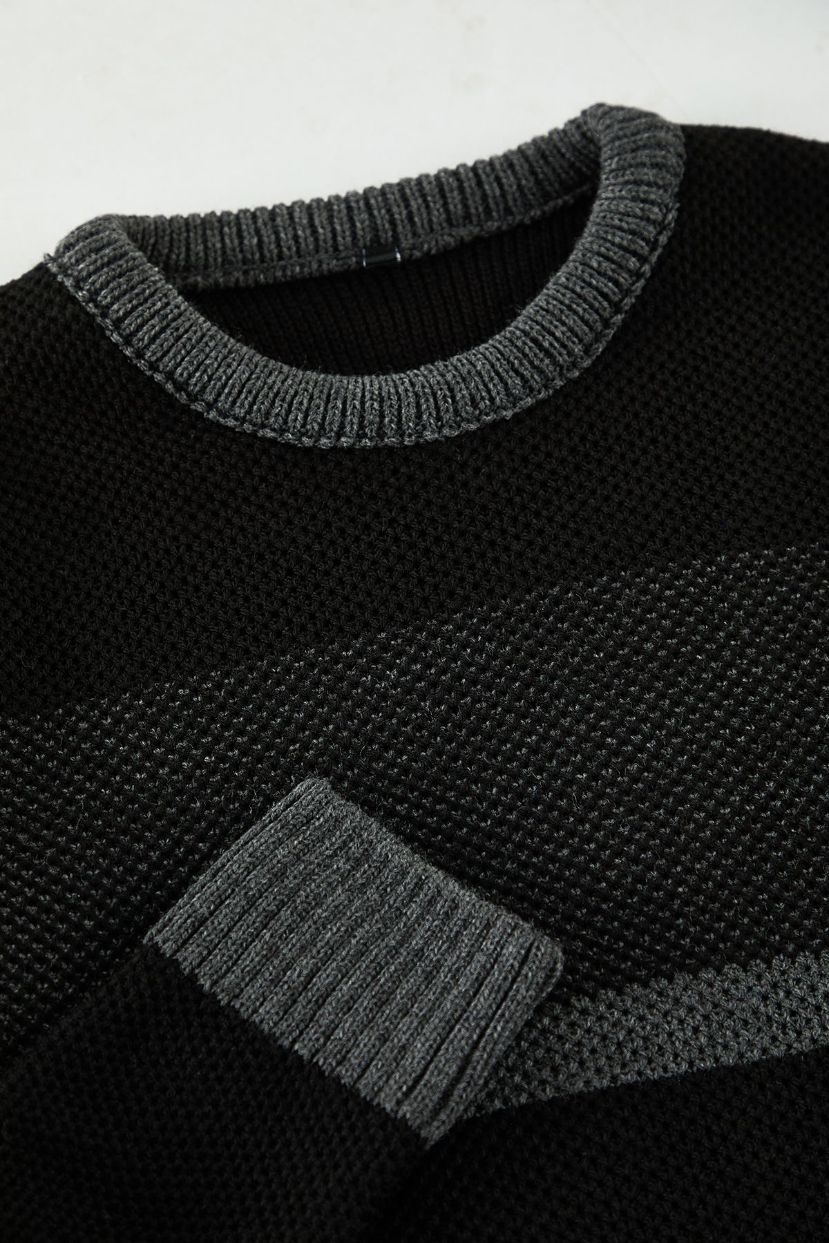 Trendyol Collection-Черен тънък тънък пуловер с кръгло деколте с цветен блок Tmnaw20Ls0036 7