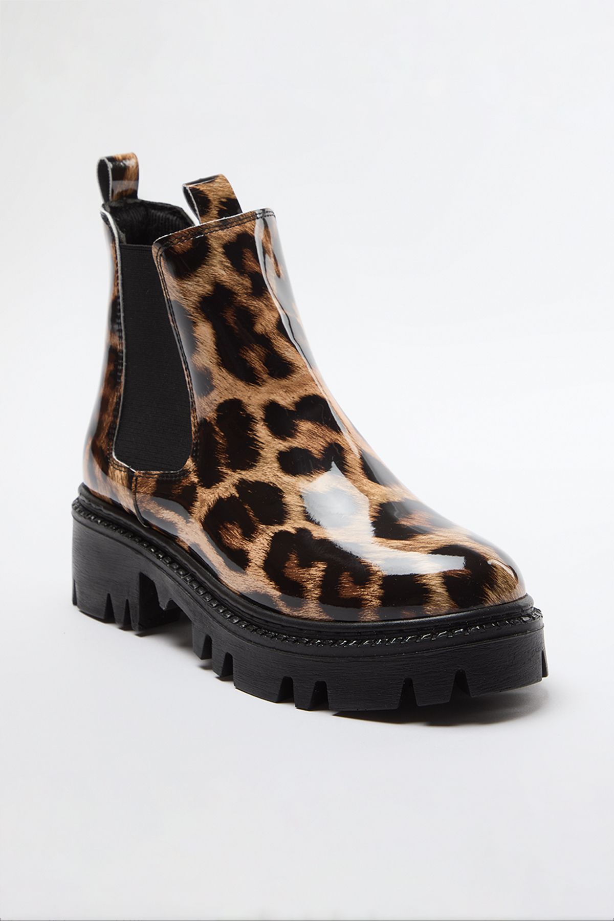 trendyol-shoes-womens-boots-booties