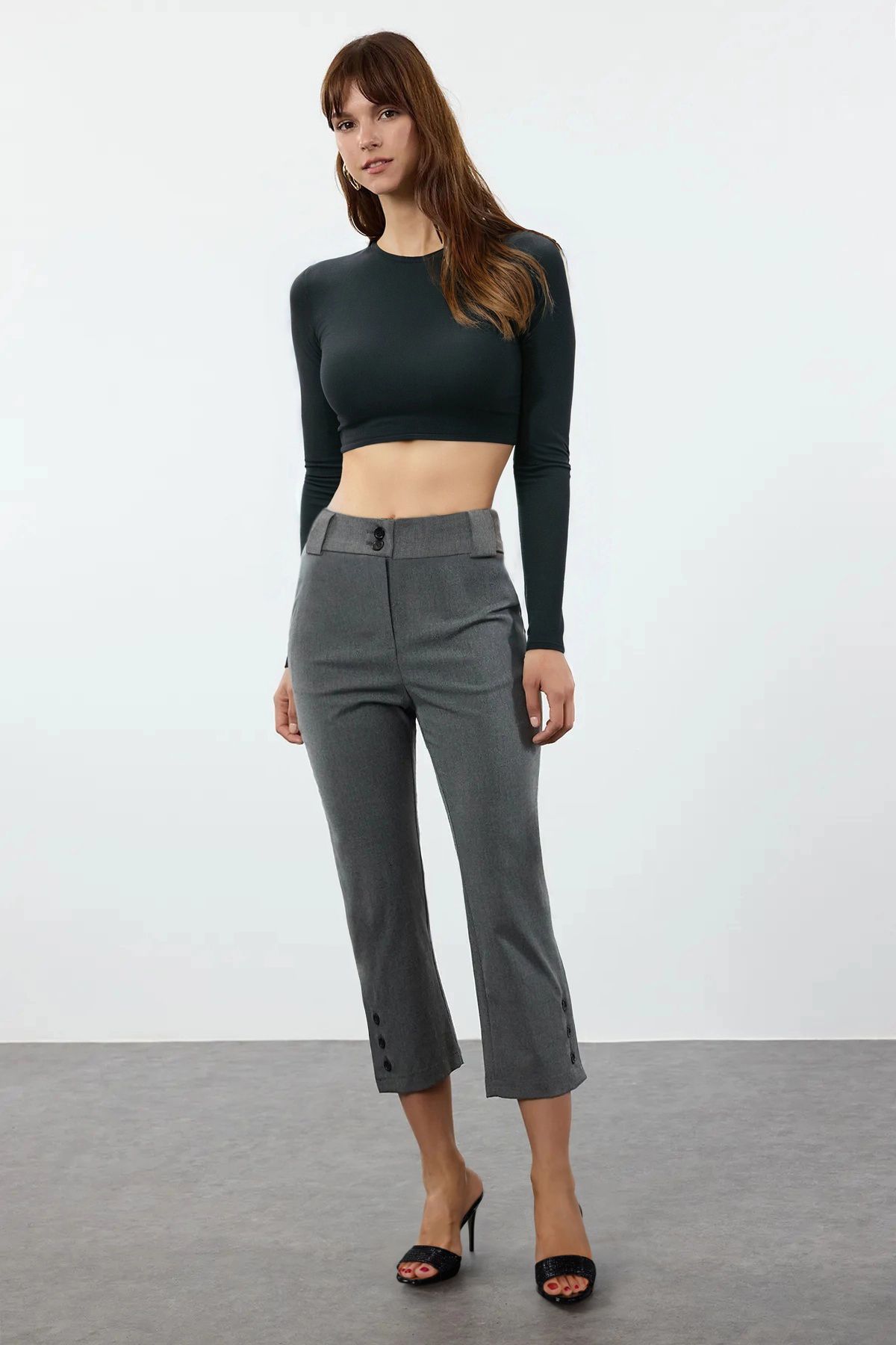 Trendyol Collection Szare Spodnie Capri Z Tkaniny Tkanej Zapinane Na Guziki Twoaw25pl00059 Kobieta - 36