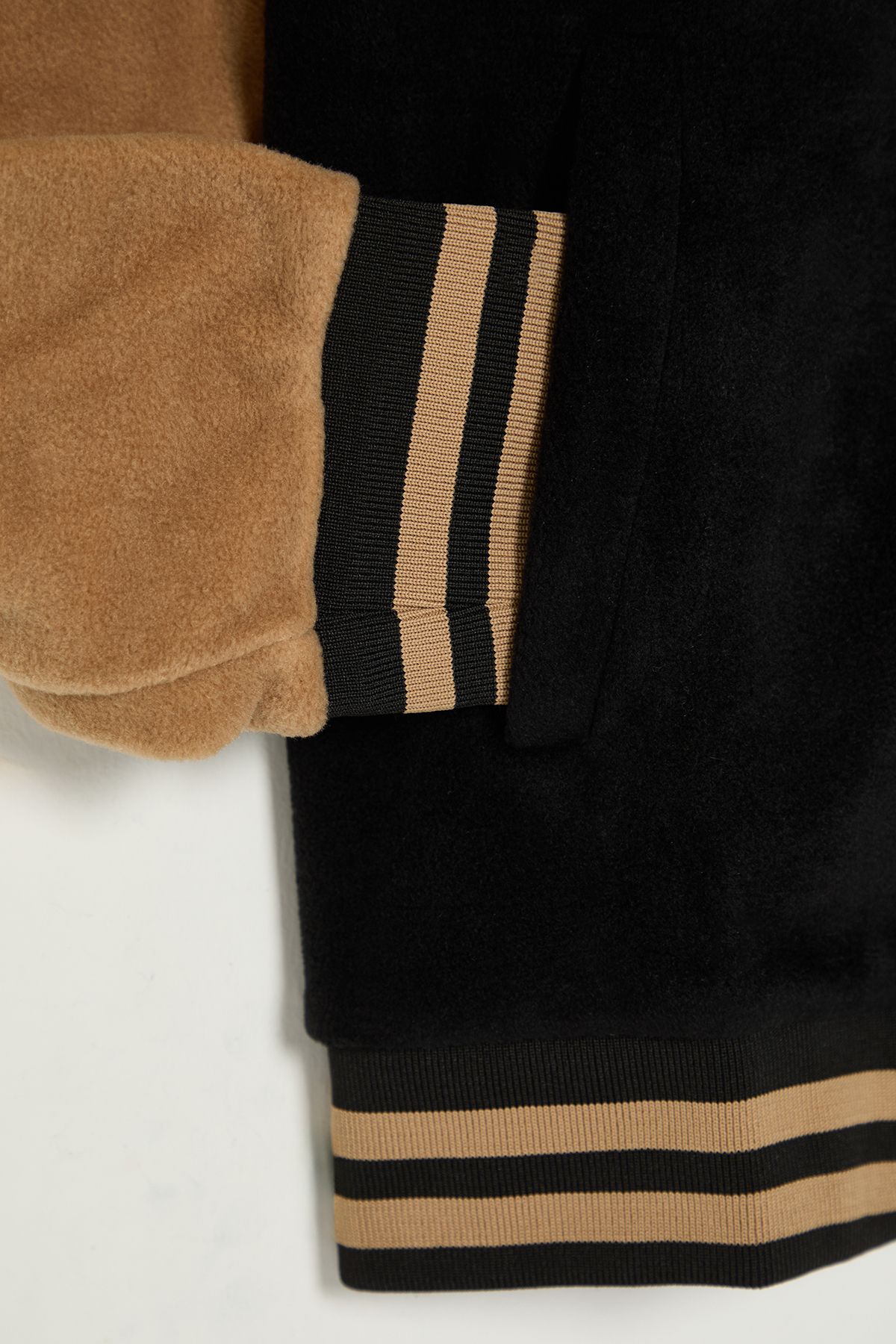 Trendyol Collection-Kamelfarbene Slim-Fit-Fleece-Winterjacke – Farbblock-Detail TMNAW25MO00047 7