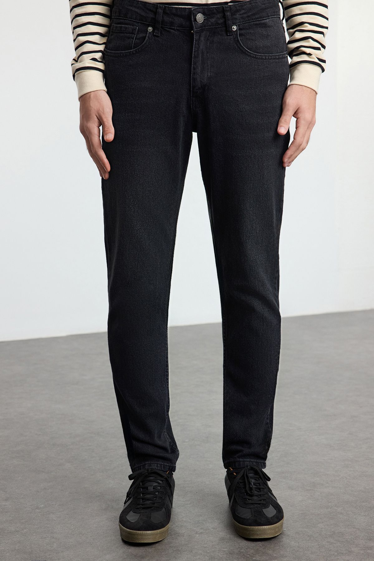Trendyol Collection-Męskie czarne jeansy Comfort Fit - Tmnaw25Je00008 3