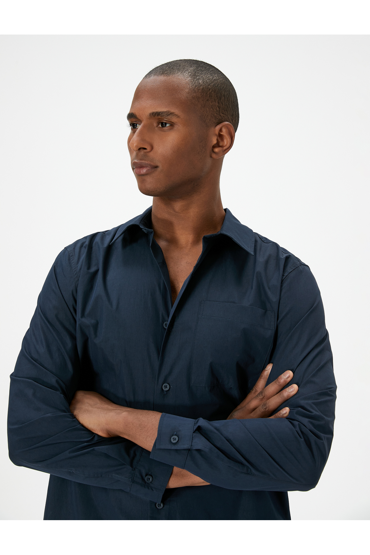 کوتون پیراهن آستین بلند با جزئیات جیب، دکمه‌دار، یقه کلاسیک، فرم معمولی.